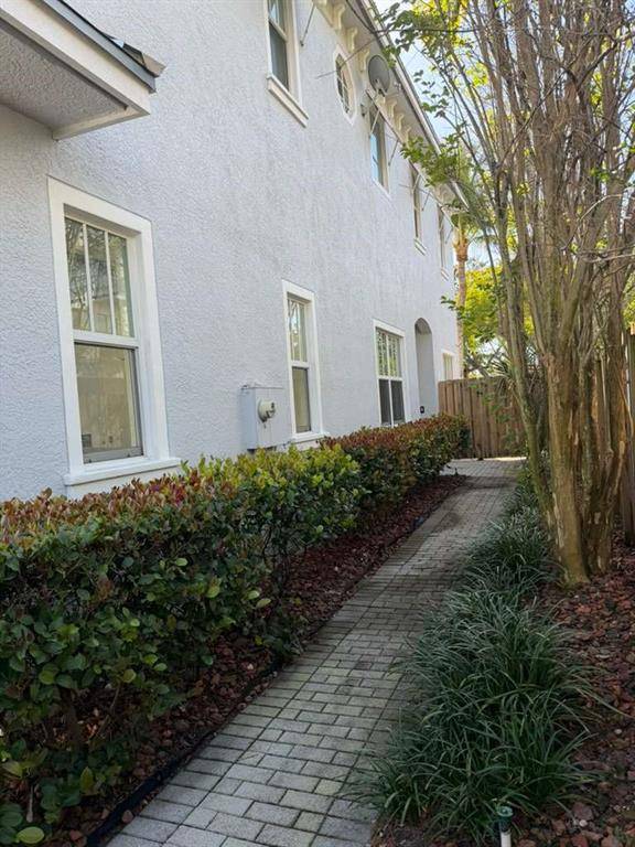 Pompano Beach, FL 33060,15 NE 20th Ave