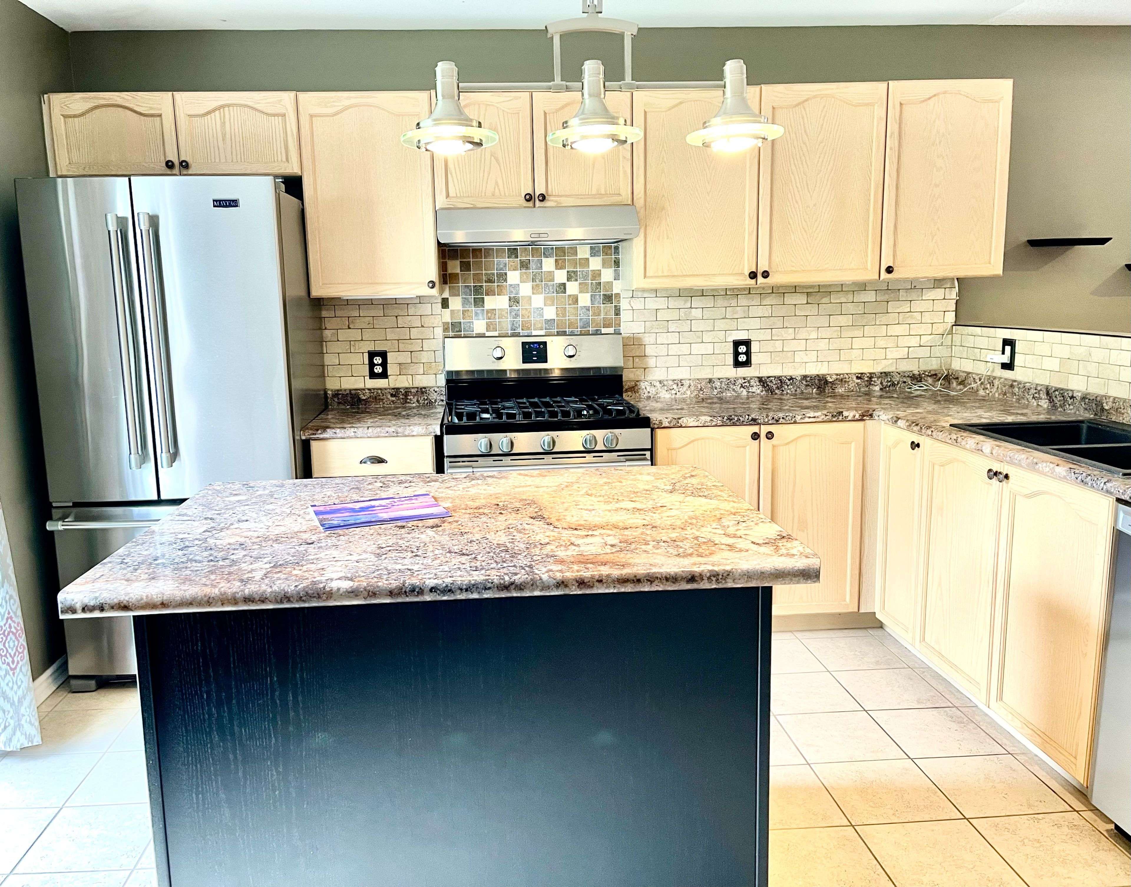 Barrie, ON L4N 0W1,204 COUNTRY LN