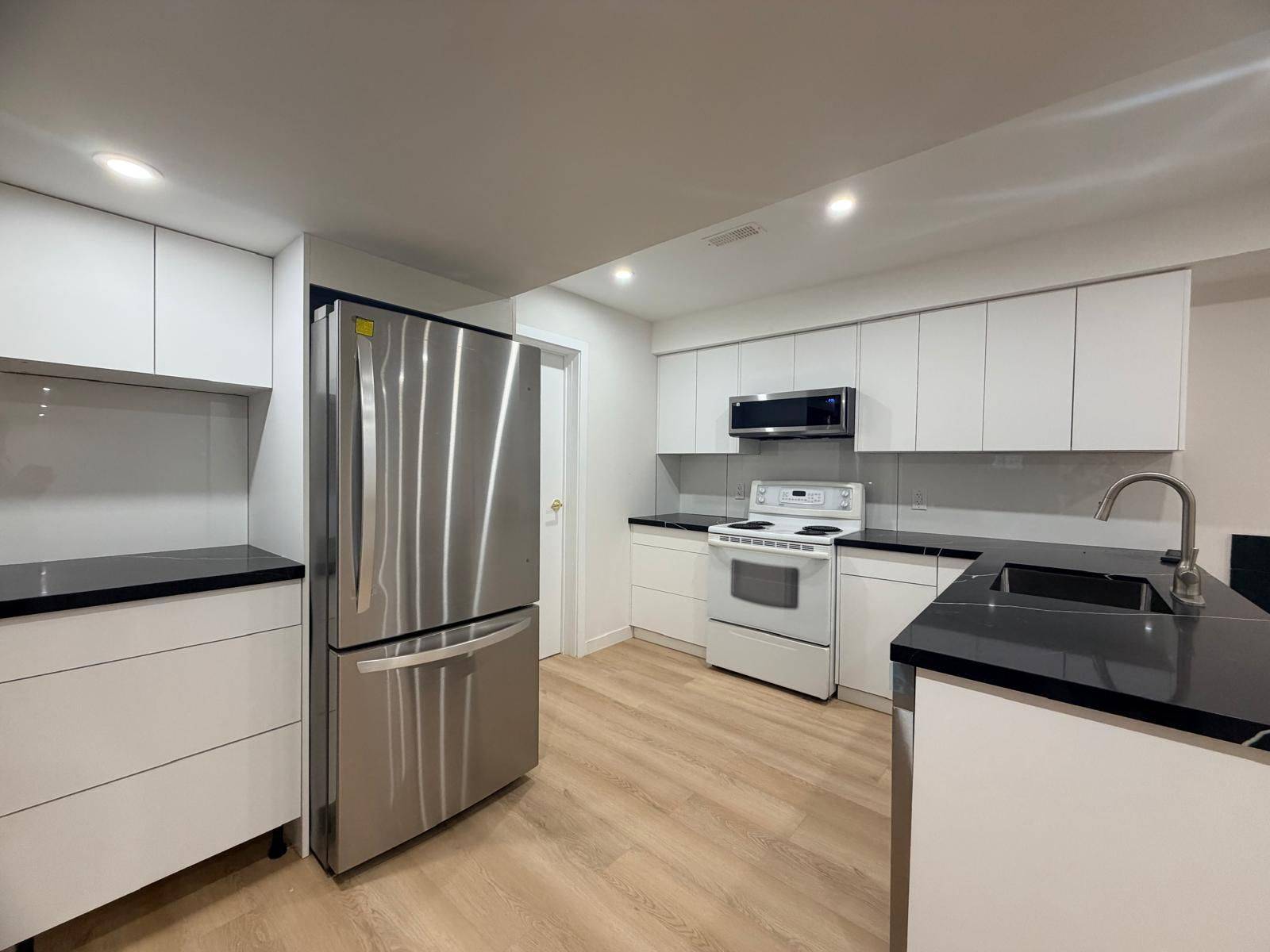 Barrie, ON L4N 0Y7,31 Seline CRES #Lower