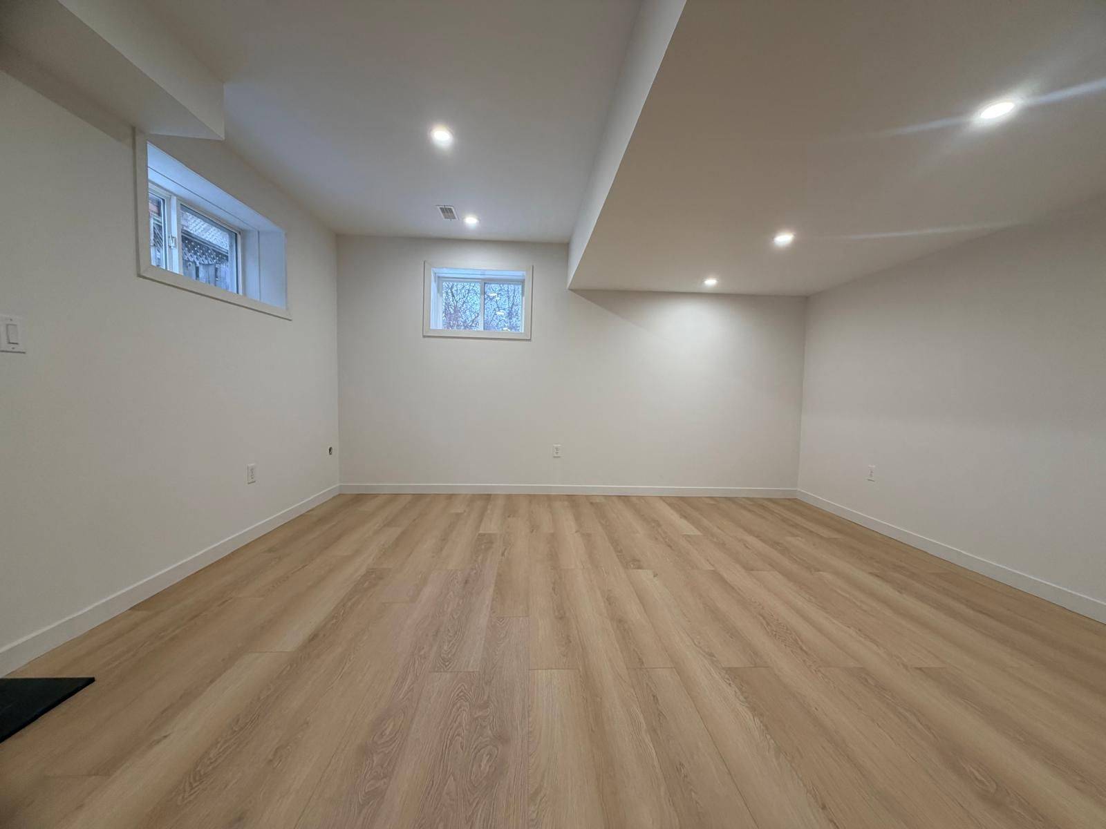 Barrie, ON L4N 0Y7,31 Seline CRES #Lower