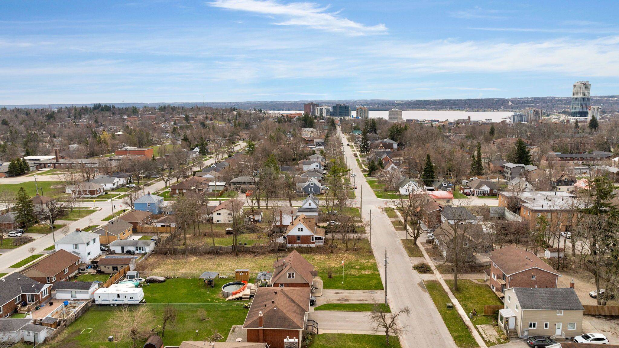 Barrie, ON L4M 3L7,147 Peel ST