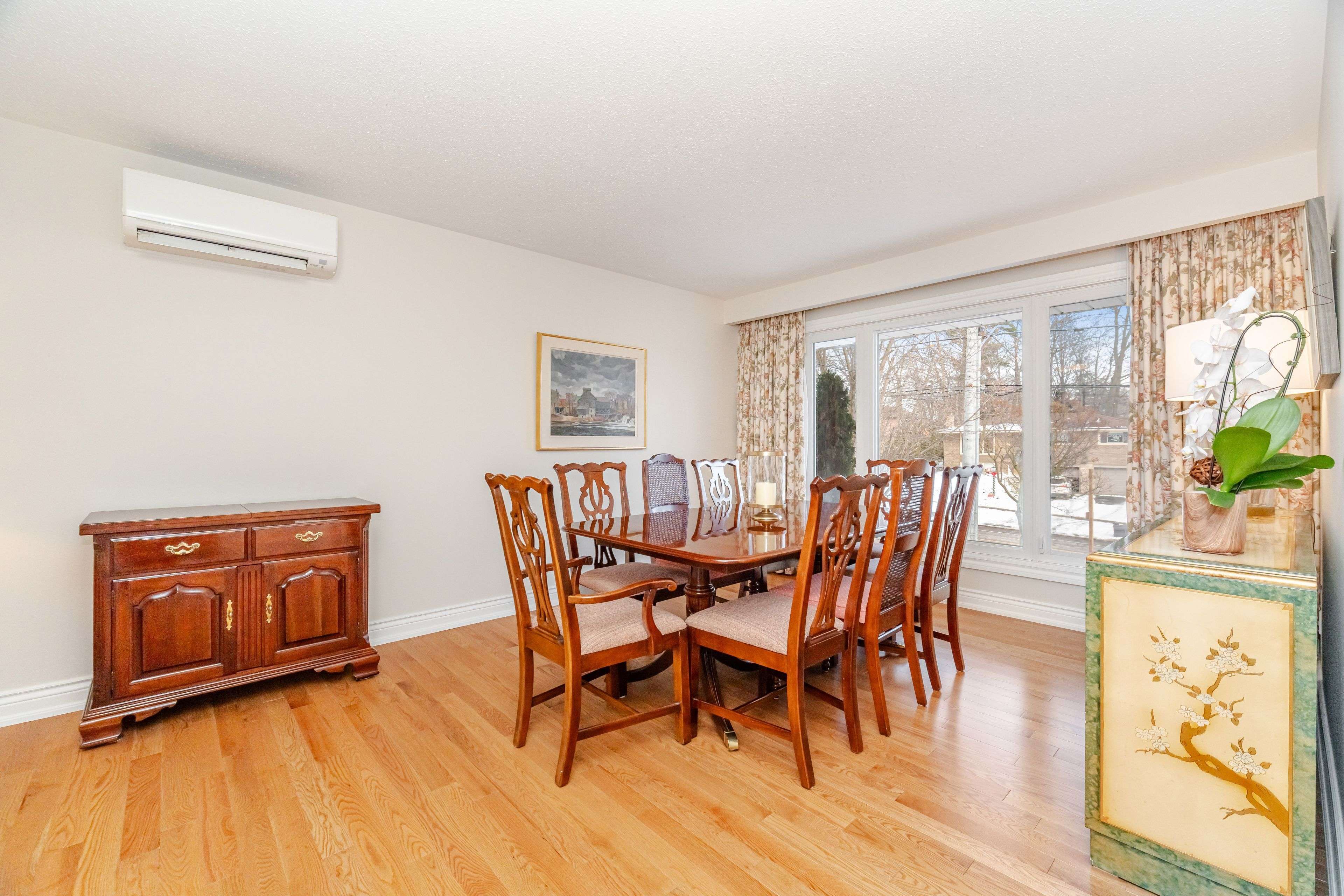 Mississauga, ON L5C 2J4,3180 The Credit Woodlands N/A