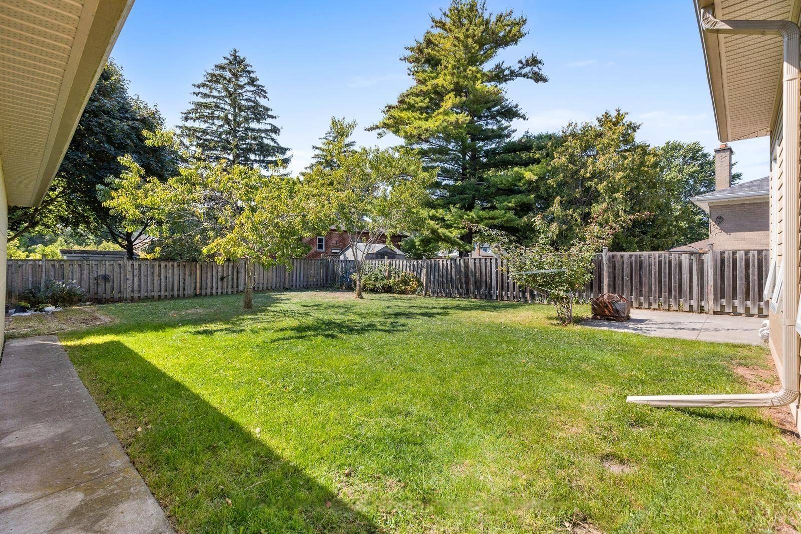 Oakville, ON L6K 2N2,236 Woodale AVE