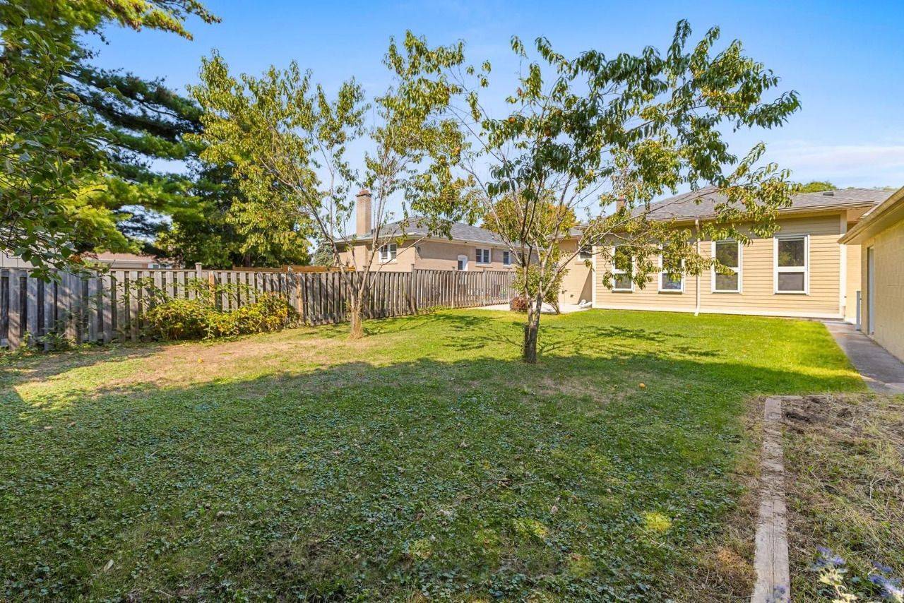 Oakville, ON L6K 2N2,236 Woodale (Upper Lev) AVE