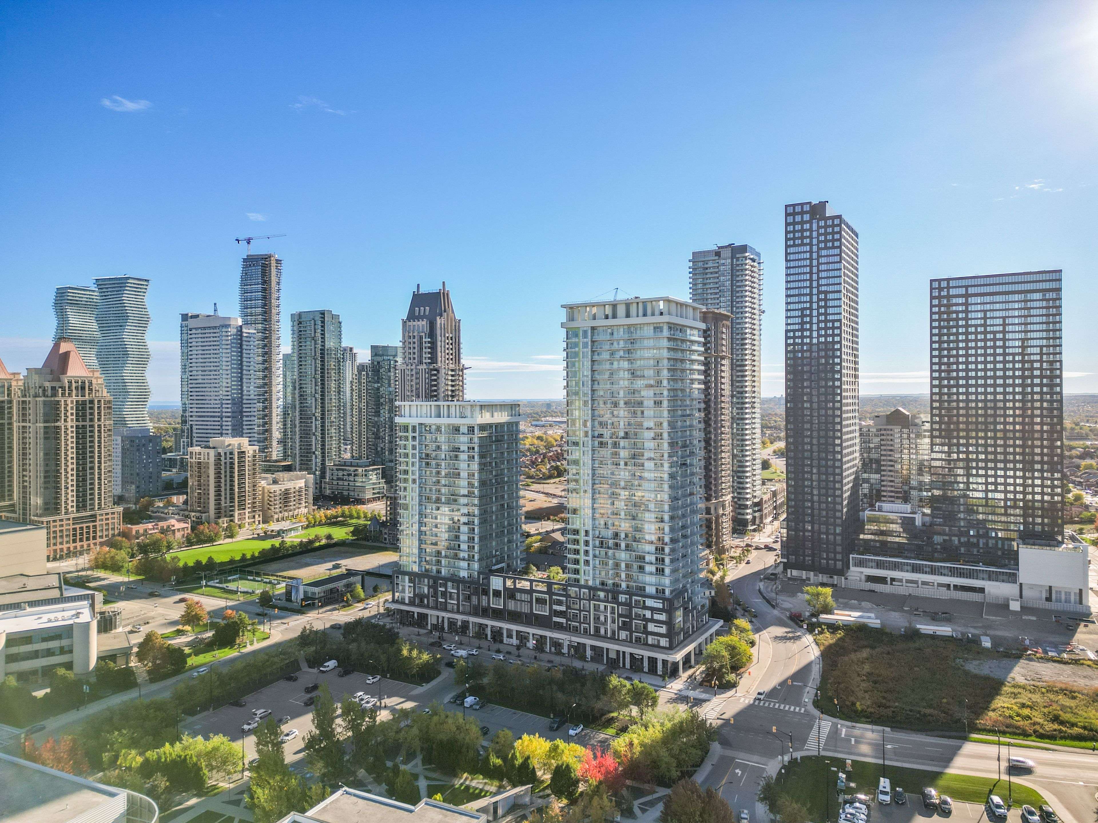 Mississauga, ON L5B 0G7,360 Square One DR N #707