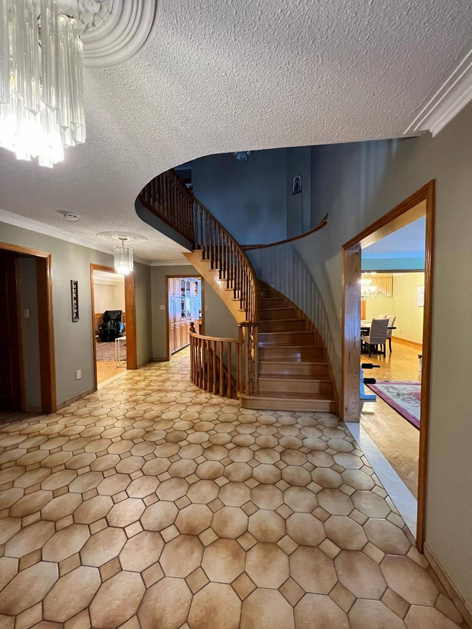 Mississauga, ON L4W 4H9,4261 Capilano CT