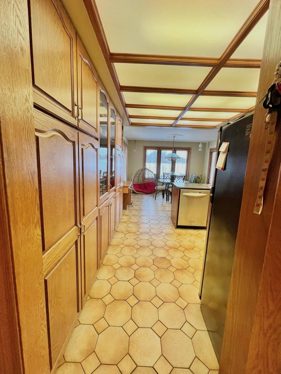 Mississauga, ON L4W 4H9,4261 Capilano CT