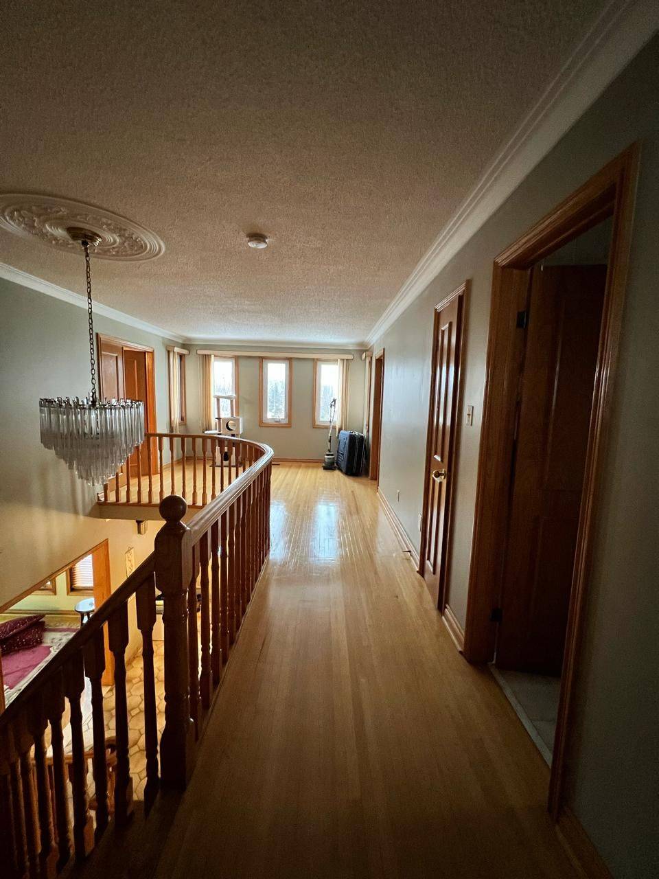 Mississauga, ON L4W 4H9,4261 Capilano CT