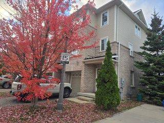 Oakville, ON L6M 0M1,2006 Trawden WAY #35