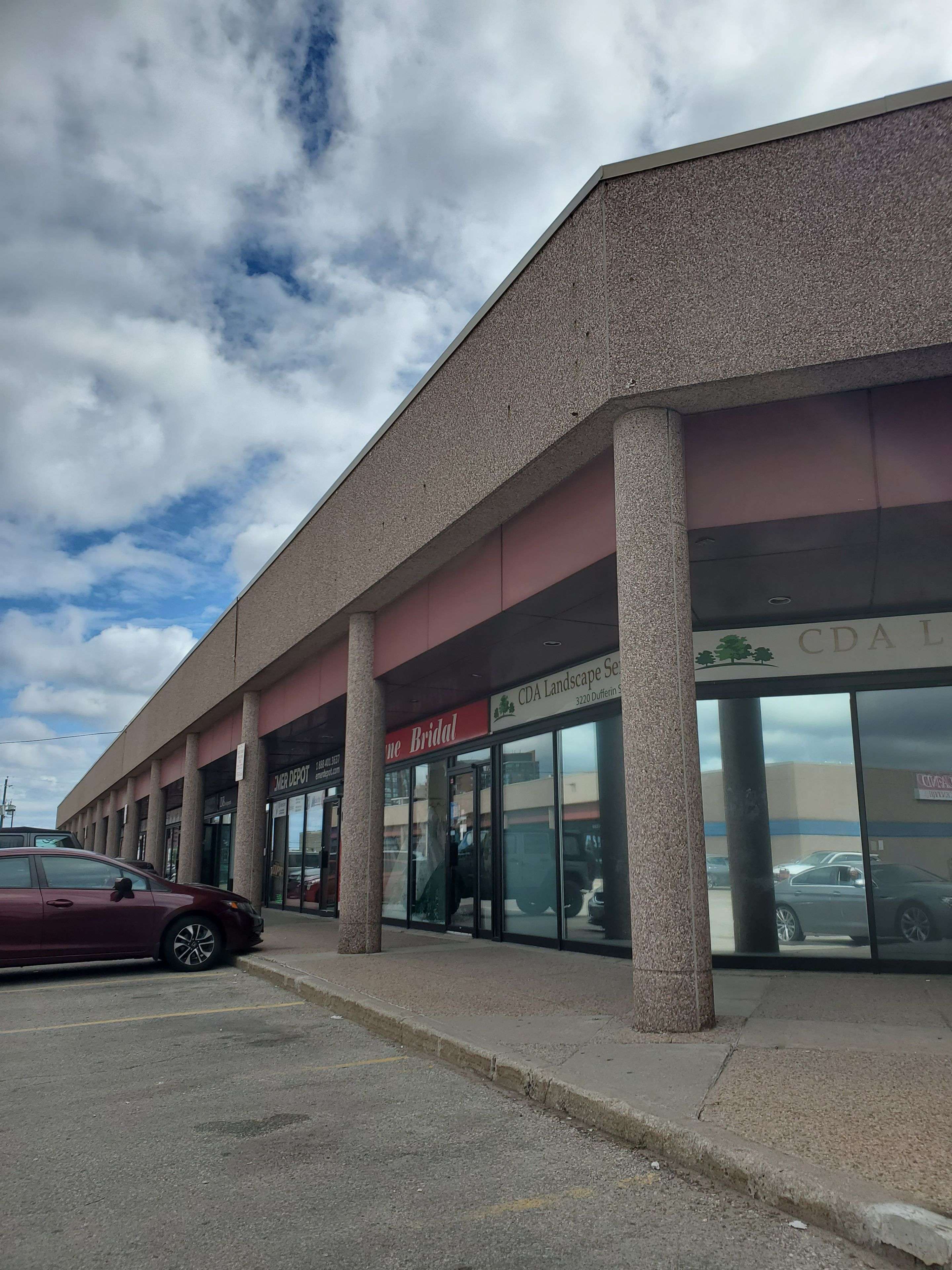 Toronto W04, ON M6A 2T3,3220 Dufferin ST #14