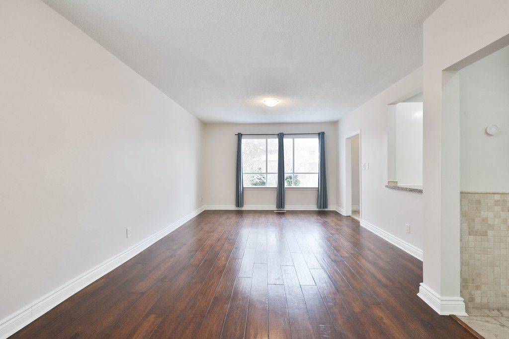 Mississauga, ON L5H 2H9,71 Mississauga RD N