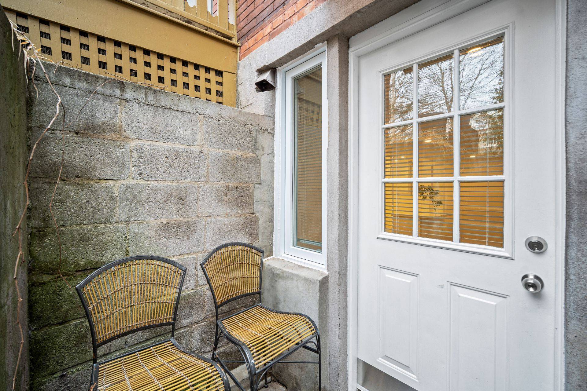 Toronto W02, ON M6P 1J6,45 Humberside AVE #Lower