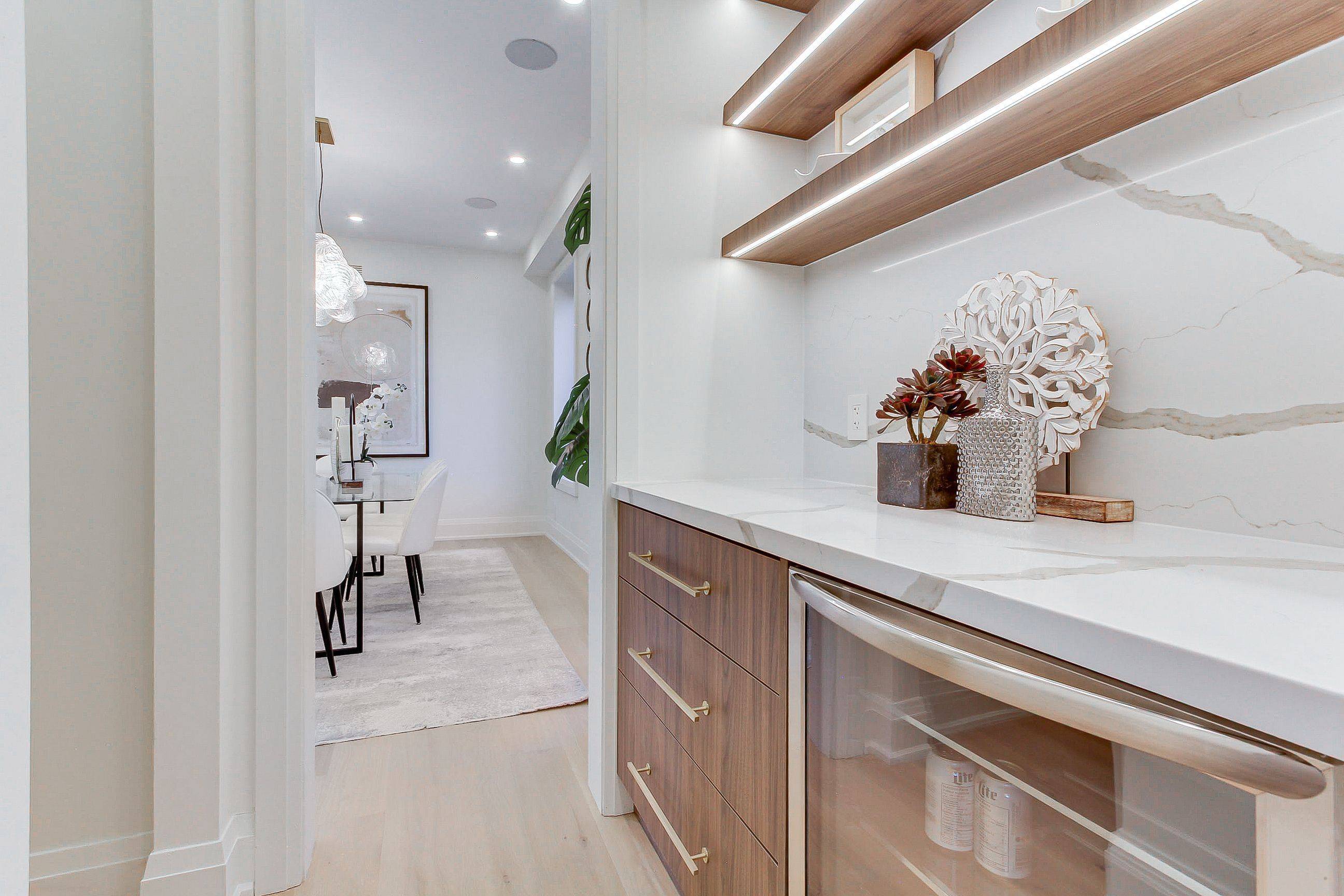 Toronto W08, ON M9B 2M9,18 Beaverbrook AVE