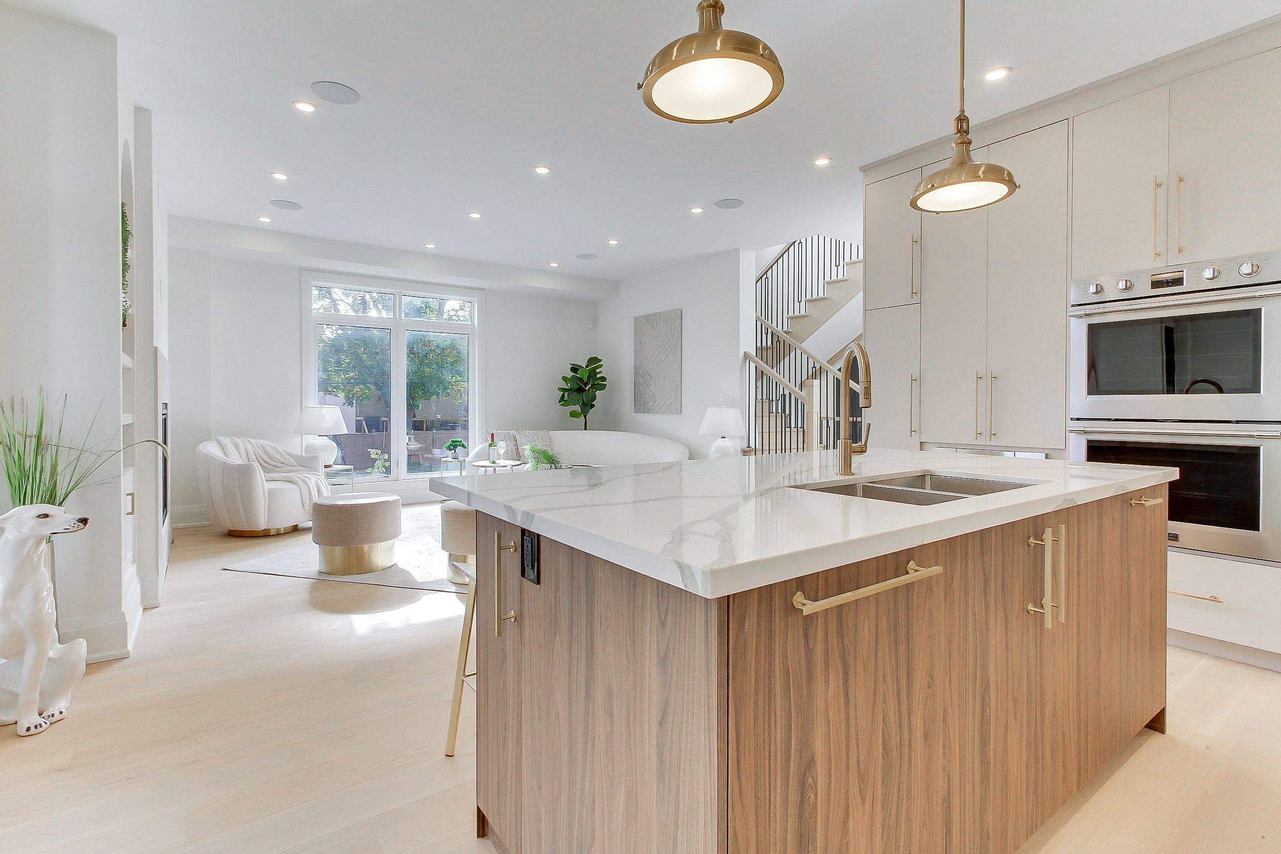 Toronto W08, ON M9B 2M9,18 Beaverbrook AVE