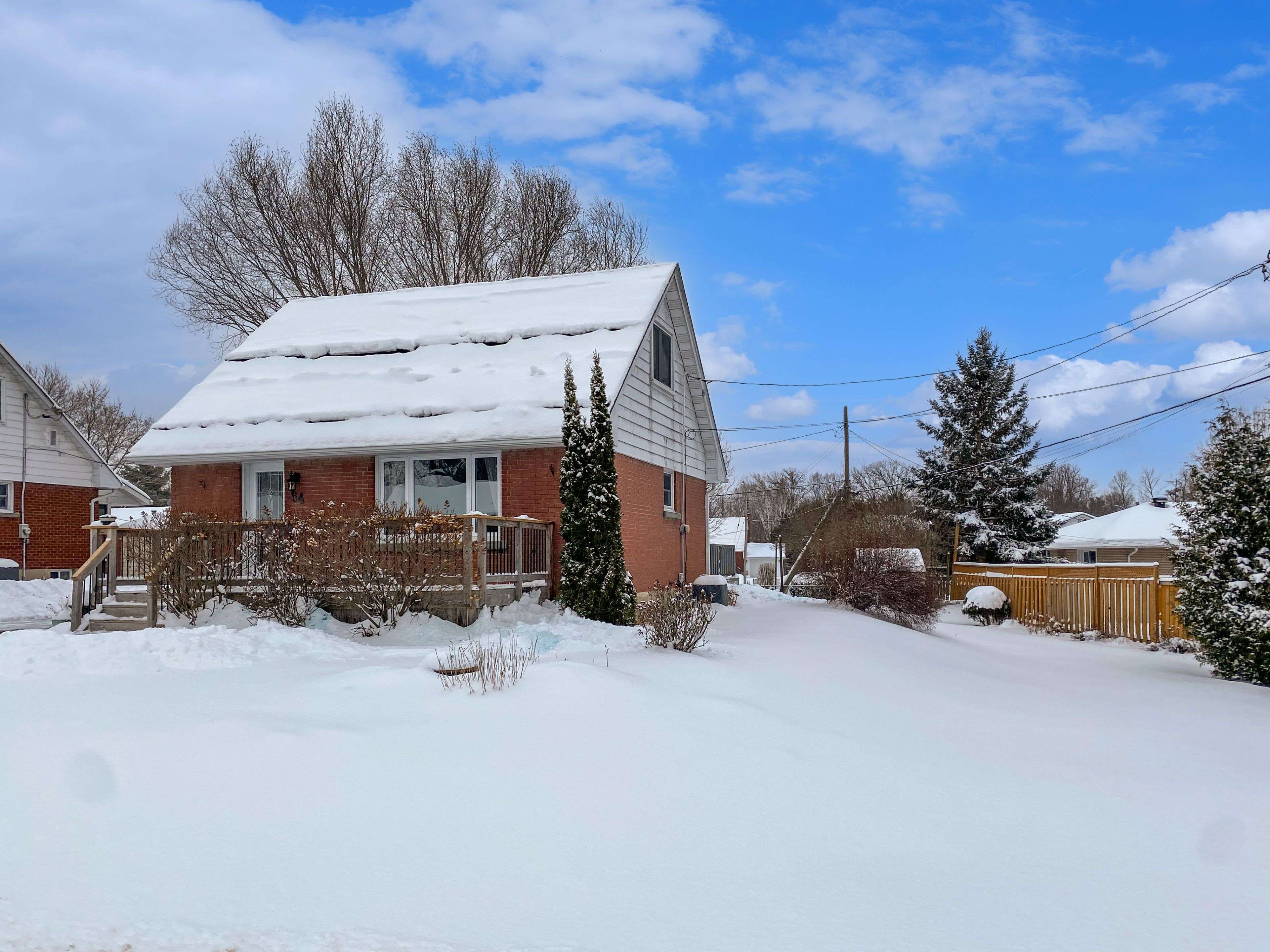 Renfrew, ON K7V 1A5,64 Mclean ST