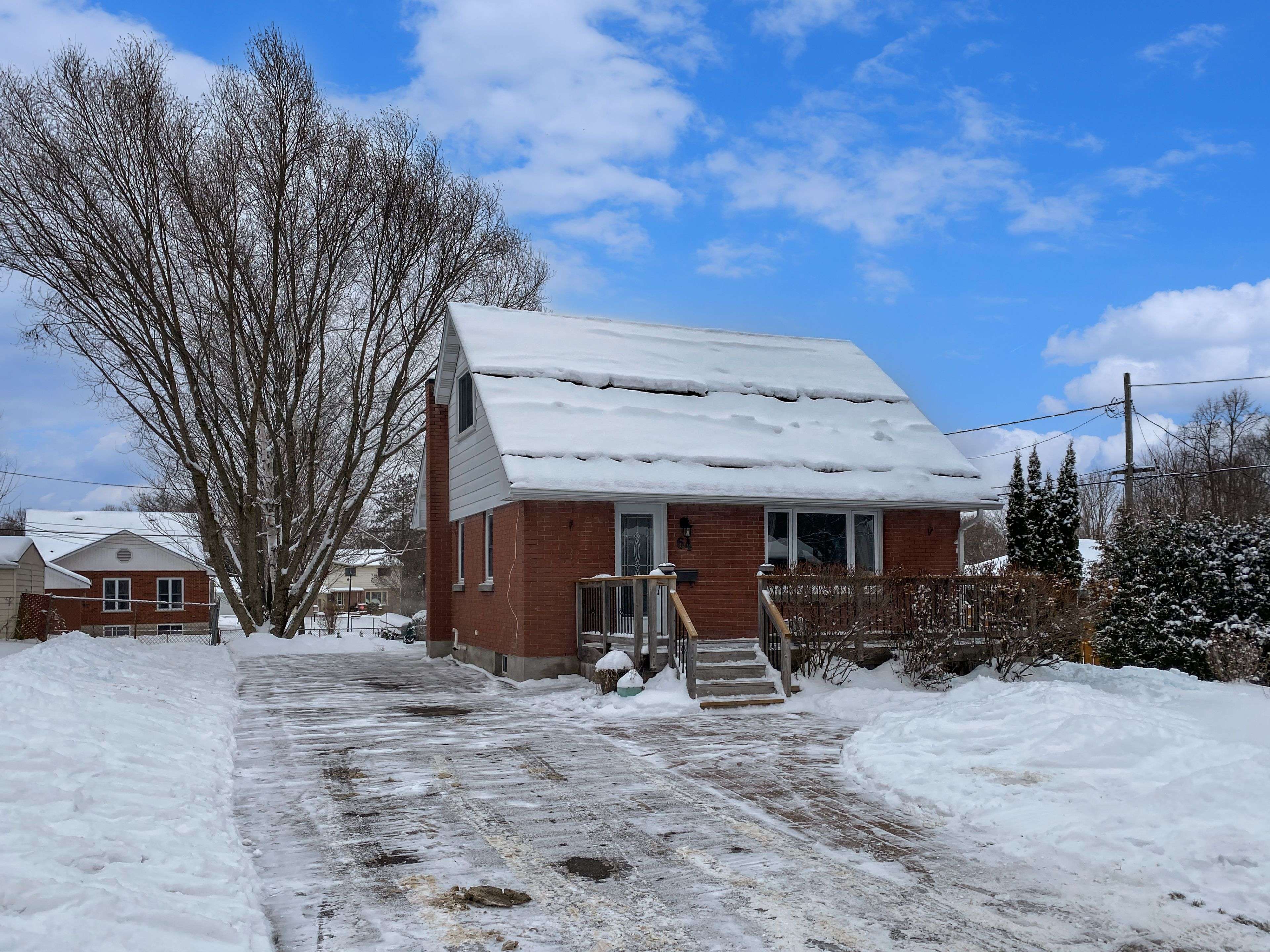 Renfrew, ON K7V 1A5,64 Mclean ST