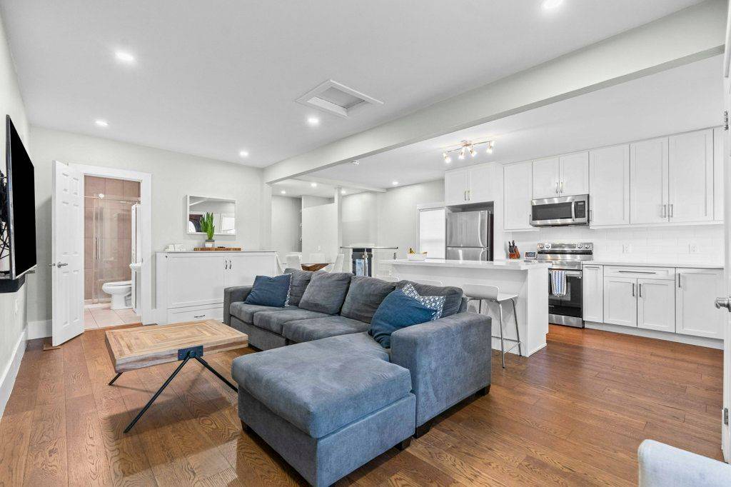 Hamilton, ON L8H 4E4,18 Park ROW N