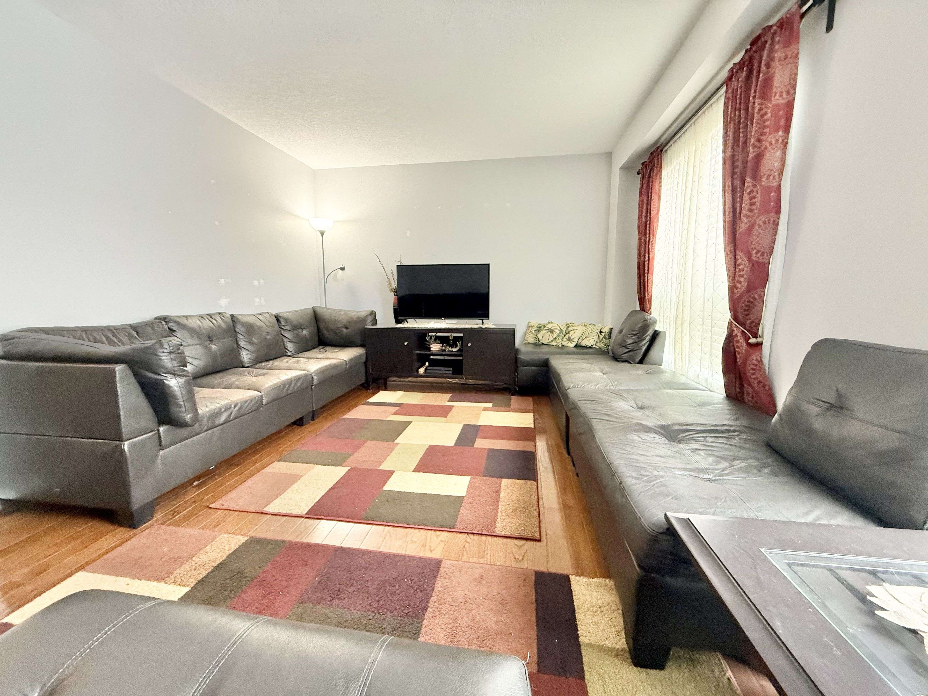 Kitchener, ON N2R 1V5,22 Madeleine ST