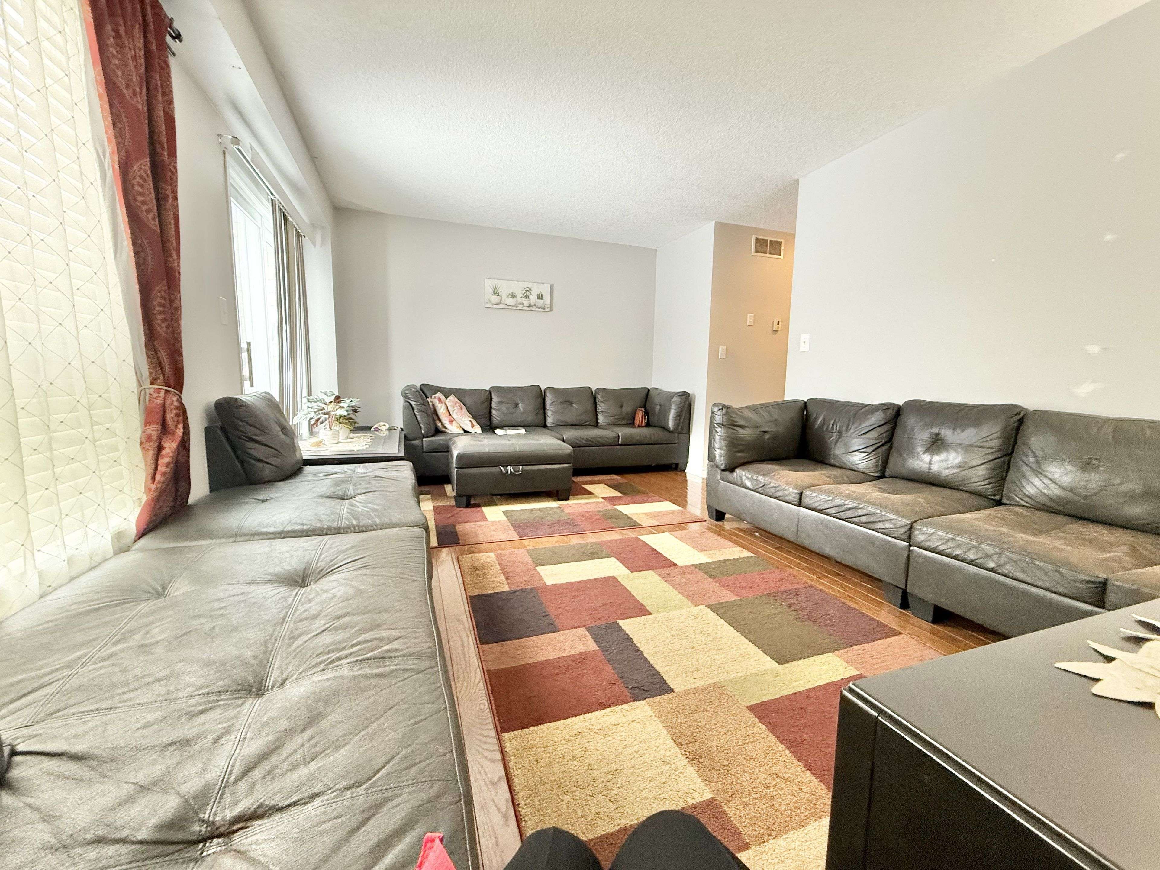 Kitchener, ON N2R 1V5,22 Madeleine ST