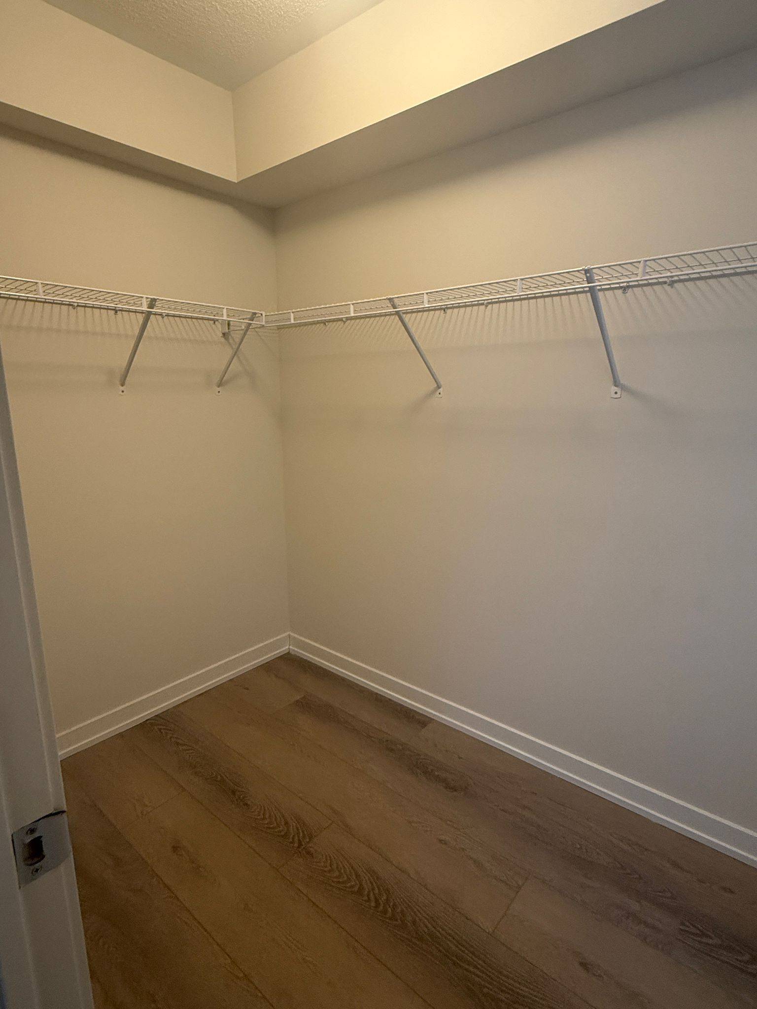 Cambridge, ON N1R 5S2,170 Attwater DR #15