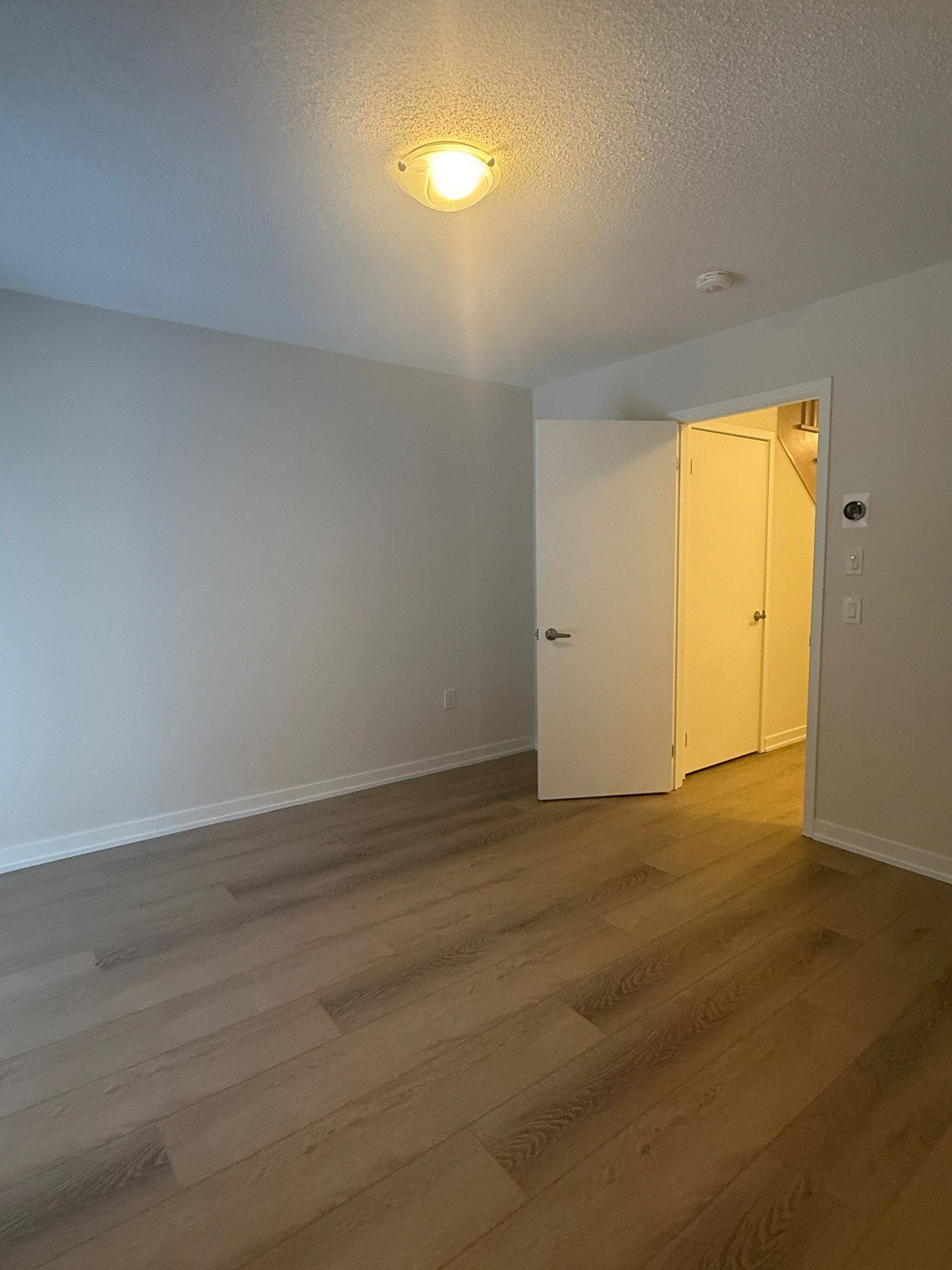 Cambridge, ON N1R 5S2,170 Attwater DR #15