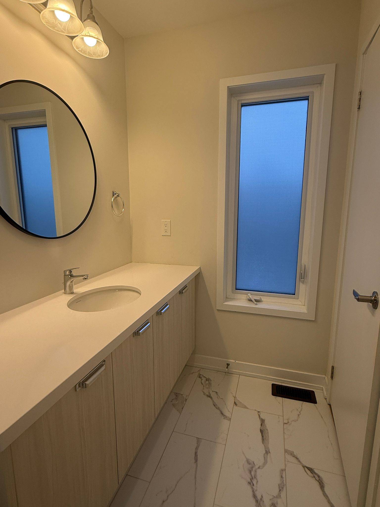 Cambridge, ON N1R 5S2,170 Attwater DR #15