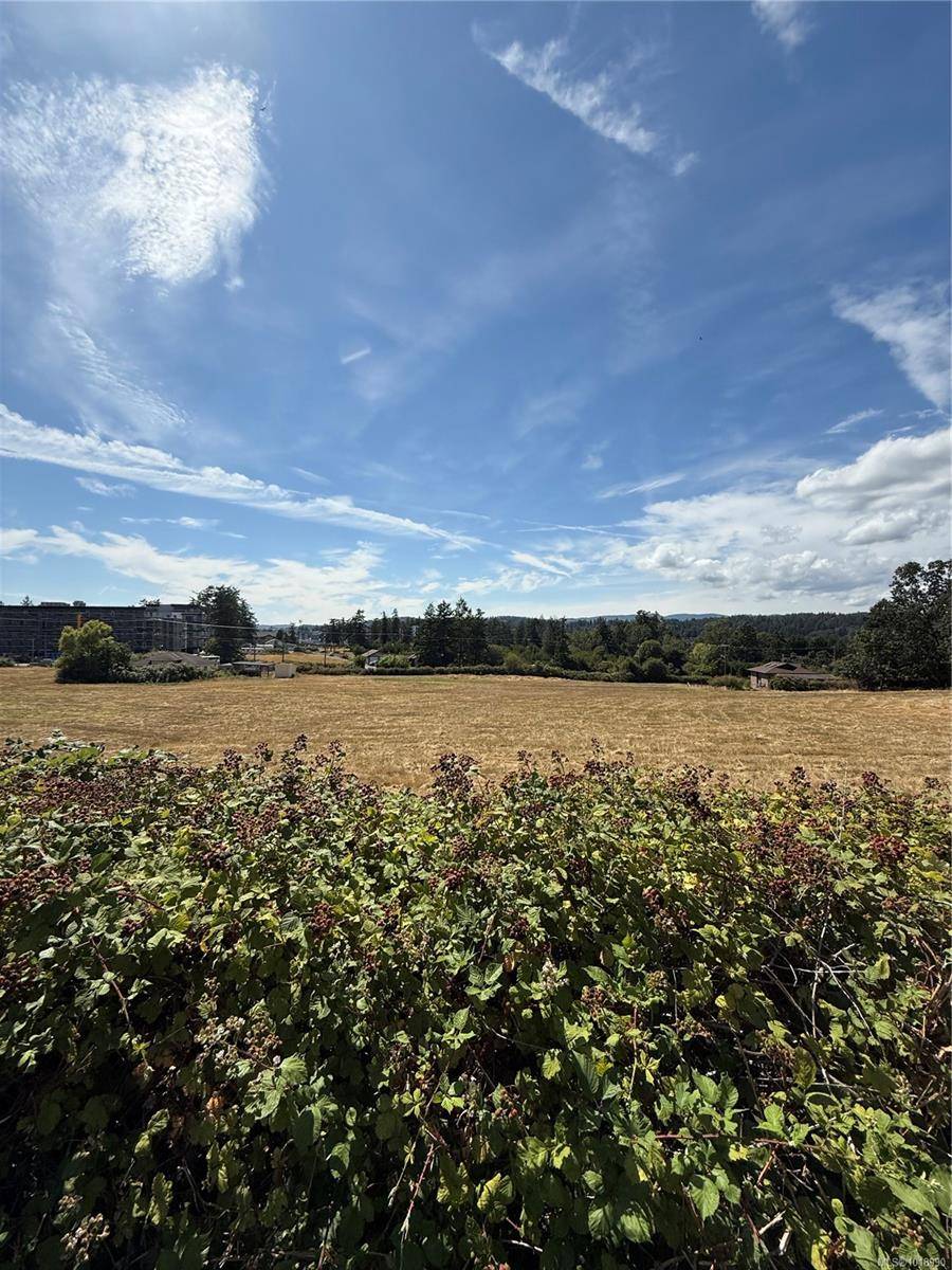 Saanich, BC V8Z 5K1,3876 Holland Ave