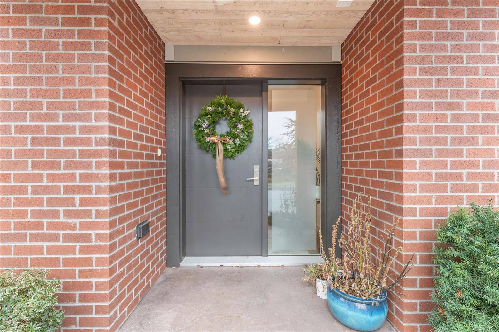 Qualicum Beach, BC V9K 1H1,180 First Ave W #8