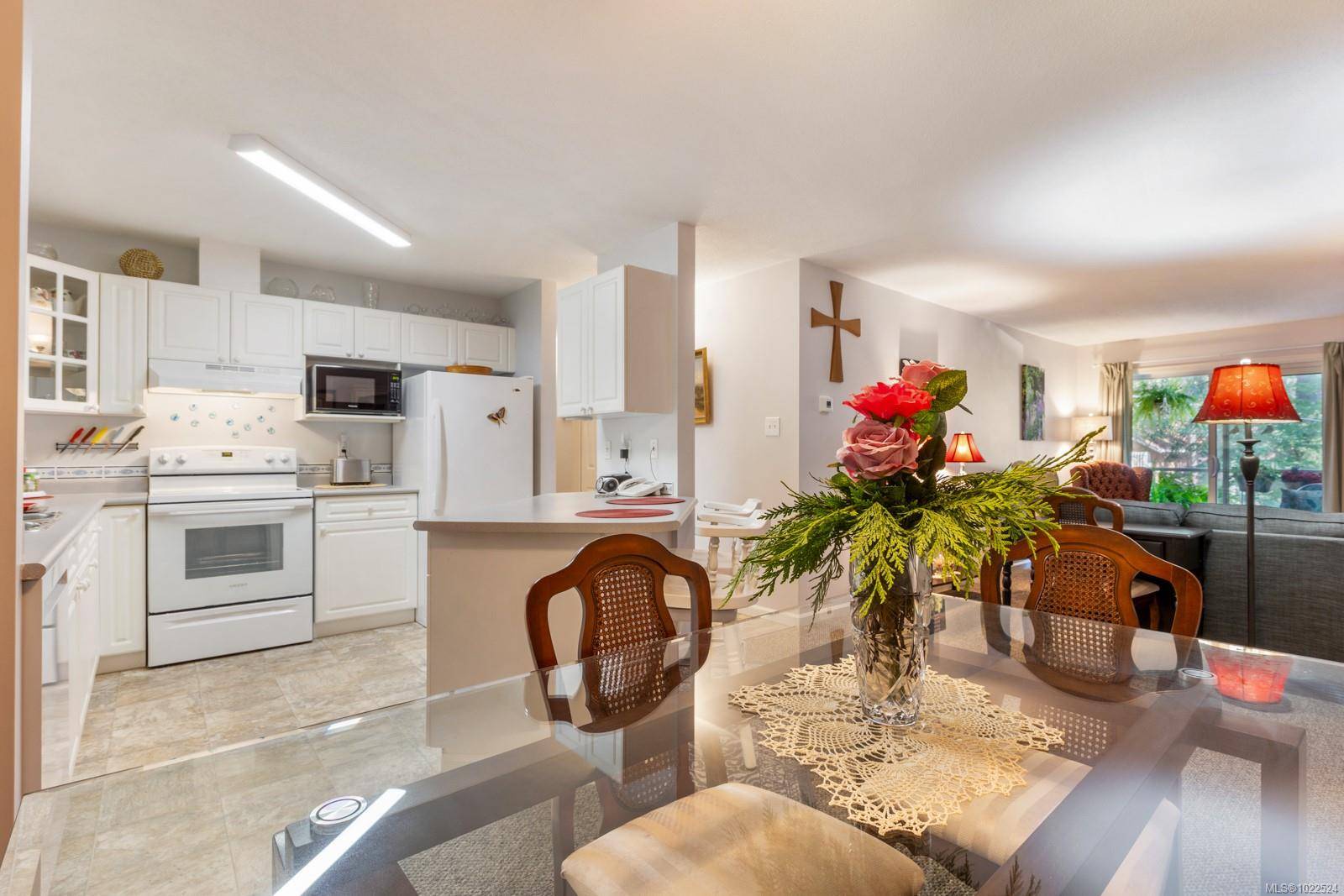 Comox, BC V9M 3M7,1970 Comox Ave #206