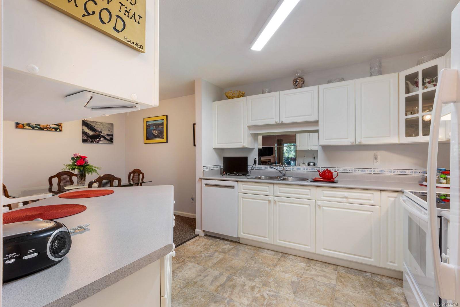 Comox, BC V9M 3M7,1970 Comox Ave #206