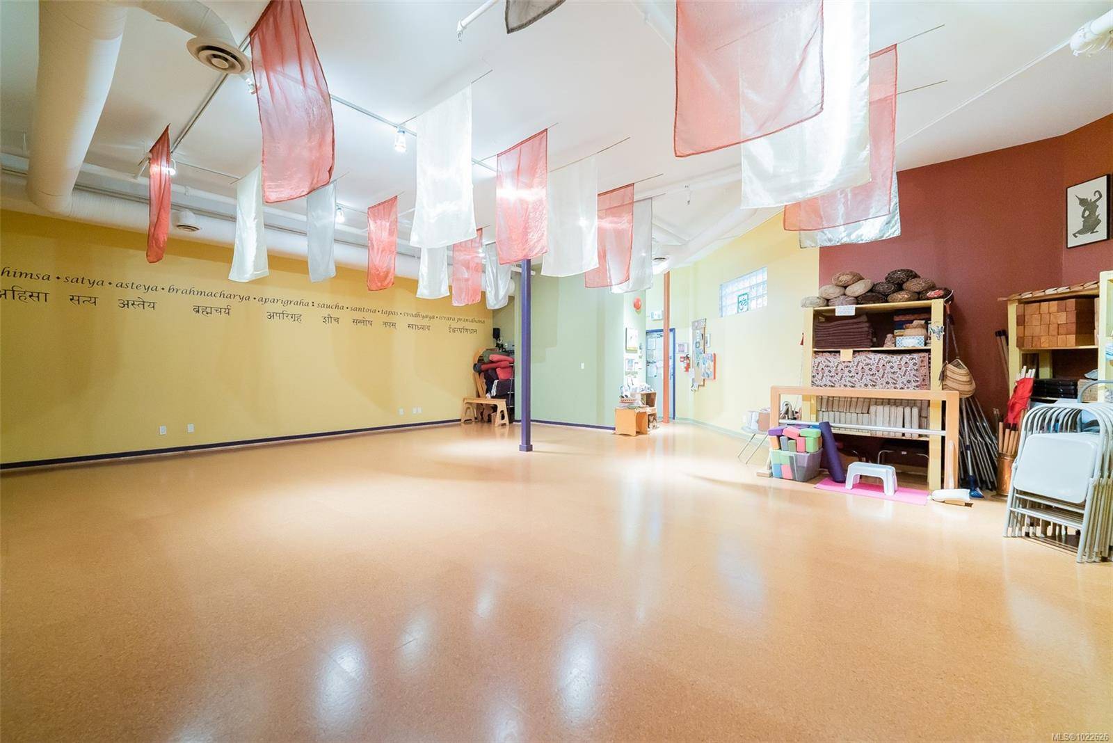 Nanaimo, BC V9R 2T5,335 Wesley St #106