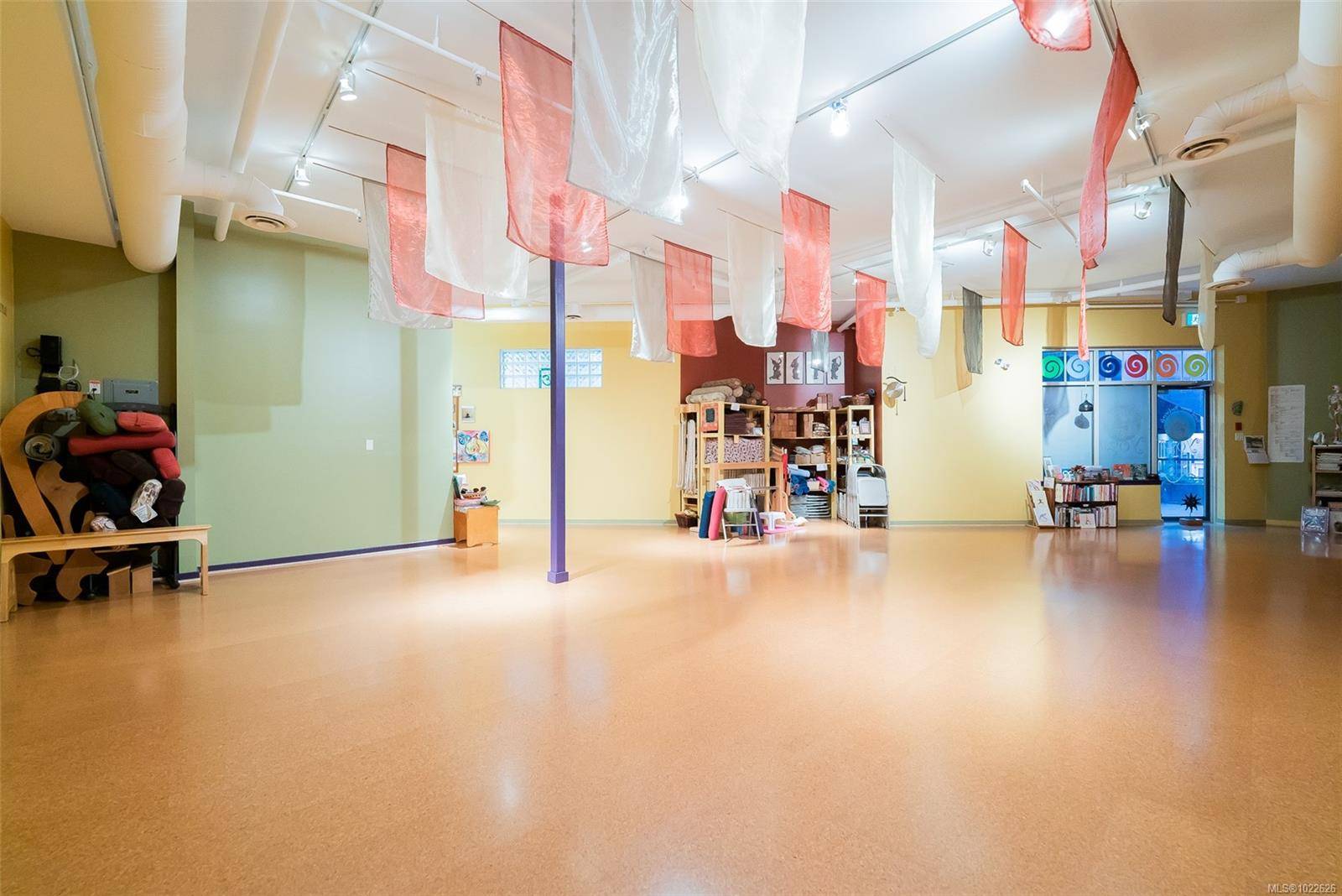 Nanaimo, BC V9R 2T5,335 Wesley St #106