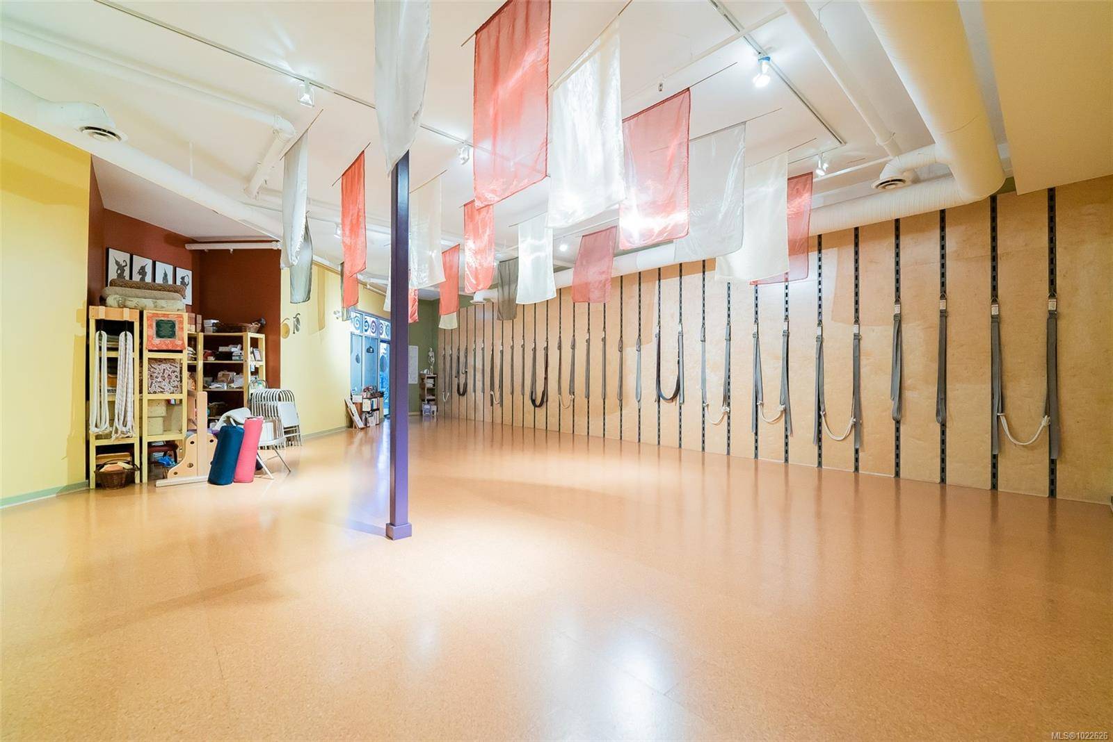 Nanaimo, BC V9R 2T5,335 Wesley St #106