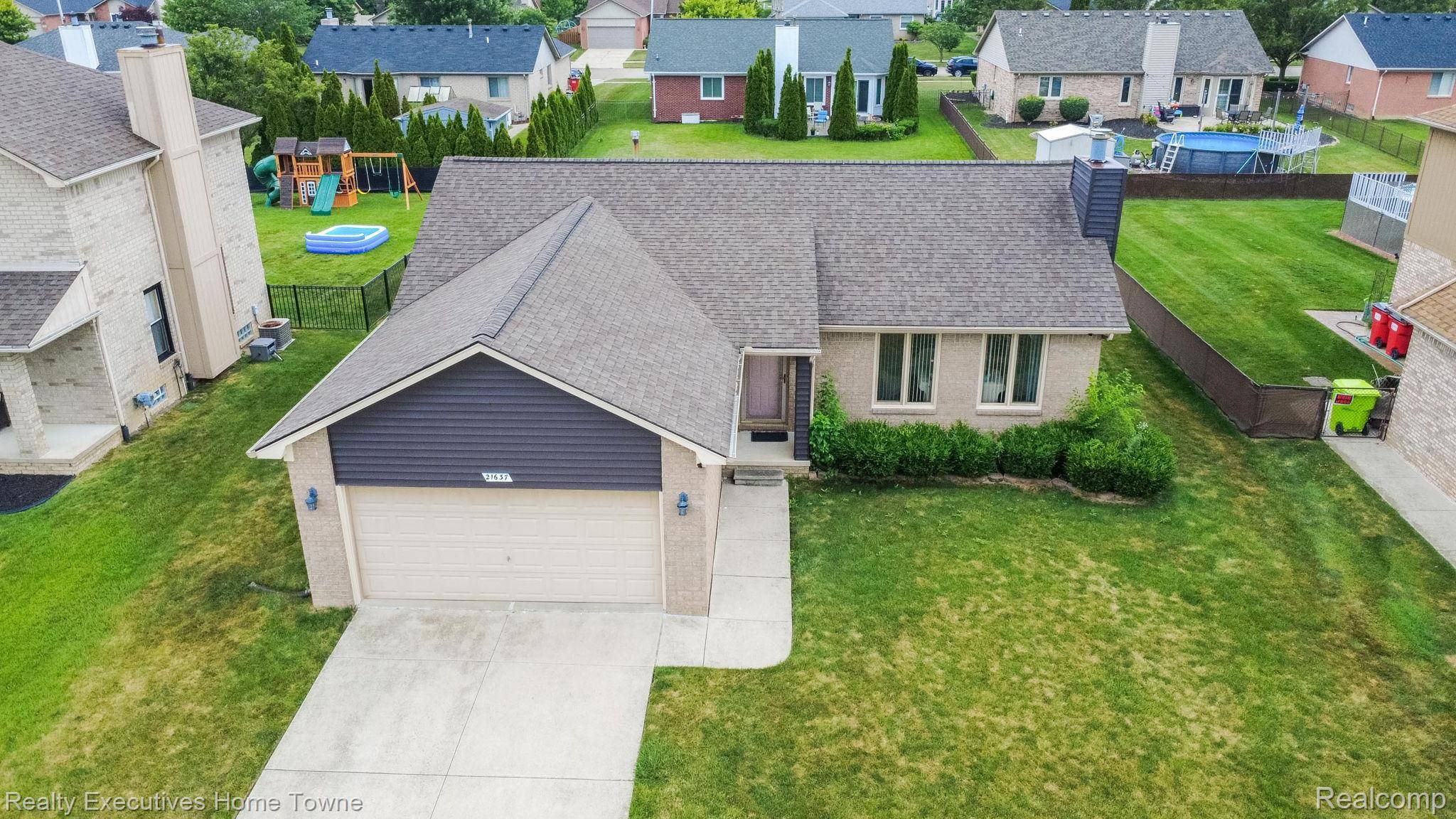 Macomb, MI 48044,21637 Clifford DR