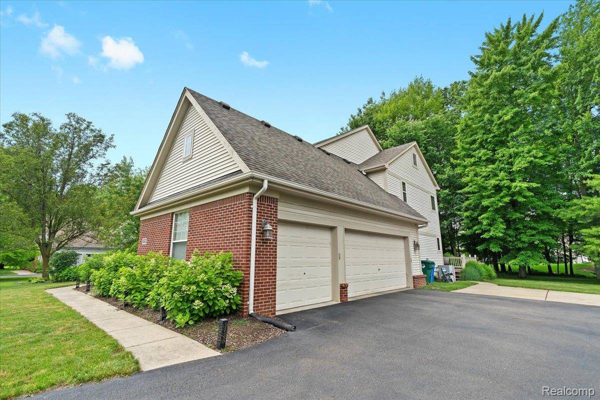 Commerce Twp, MI 48382,4583 Racewood DR