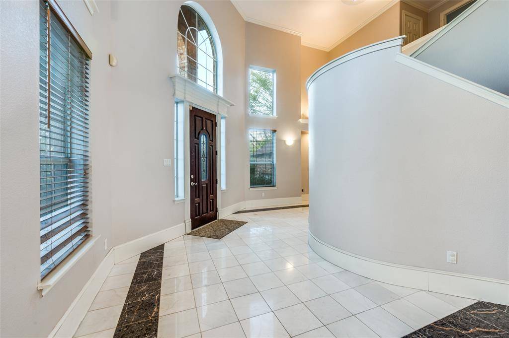 Arlington, TX 76012,1805 Old Oak Drive