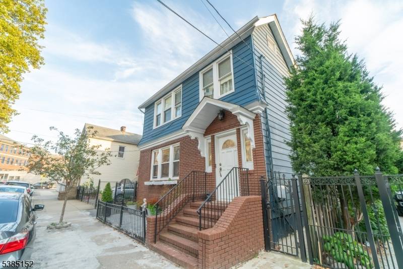 Newark City, NJ 07105,201 Warwick St