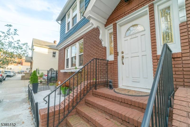 Newark City, NJ 07105,201 Warwick St