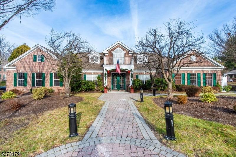 Wayne Twp., NJ 07470,511 Four Seasons Dr #511
