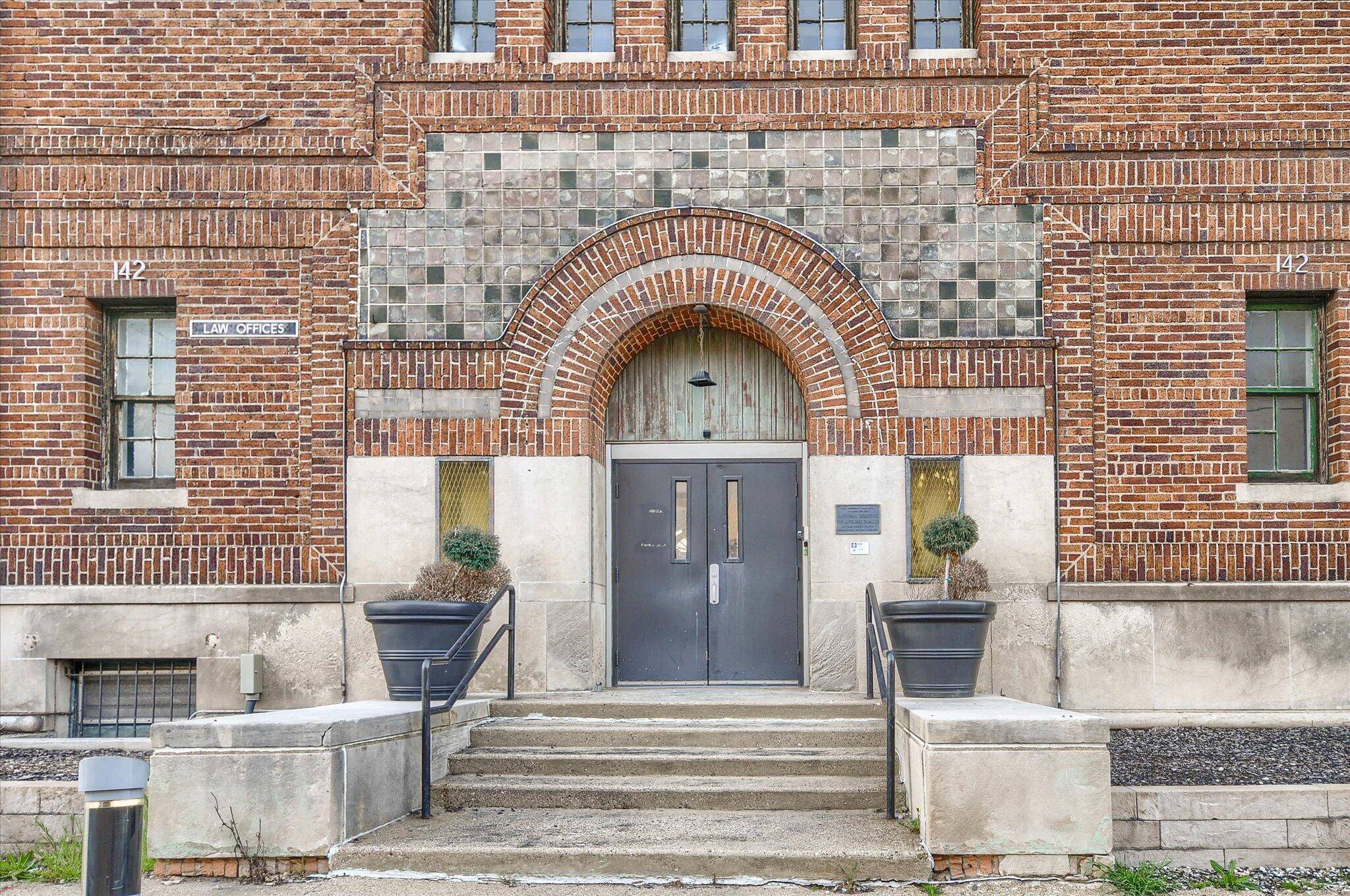 Flint, MI 48502,142 W 2nd ST