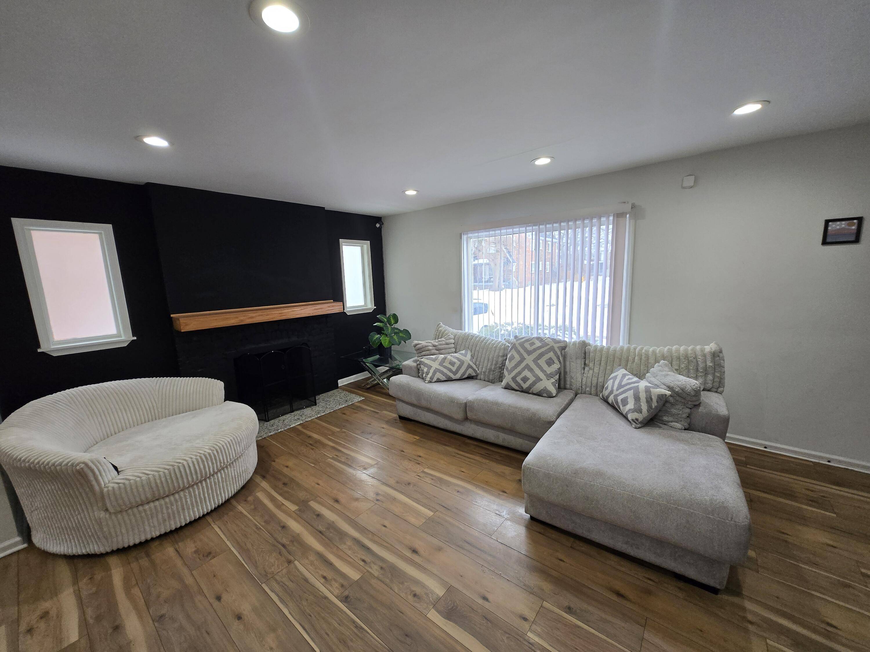 Detroit, MI 48221,17553 Roselawn ST