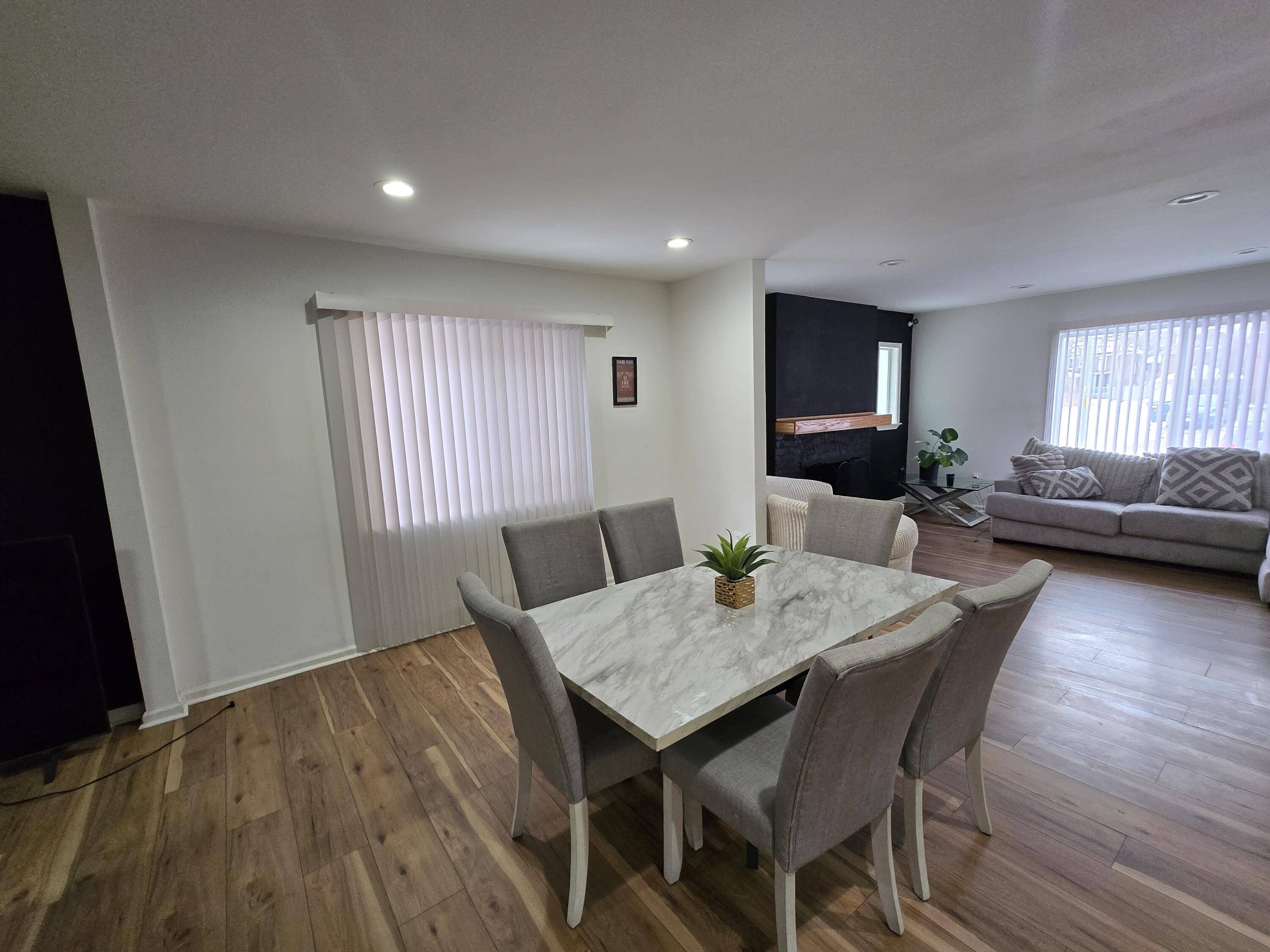 Detroit, MI 48221,17553 Roselawn ST