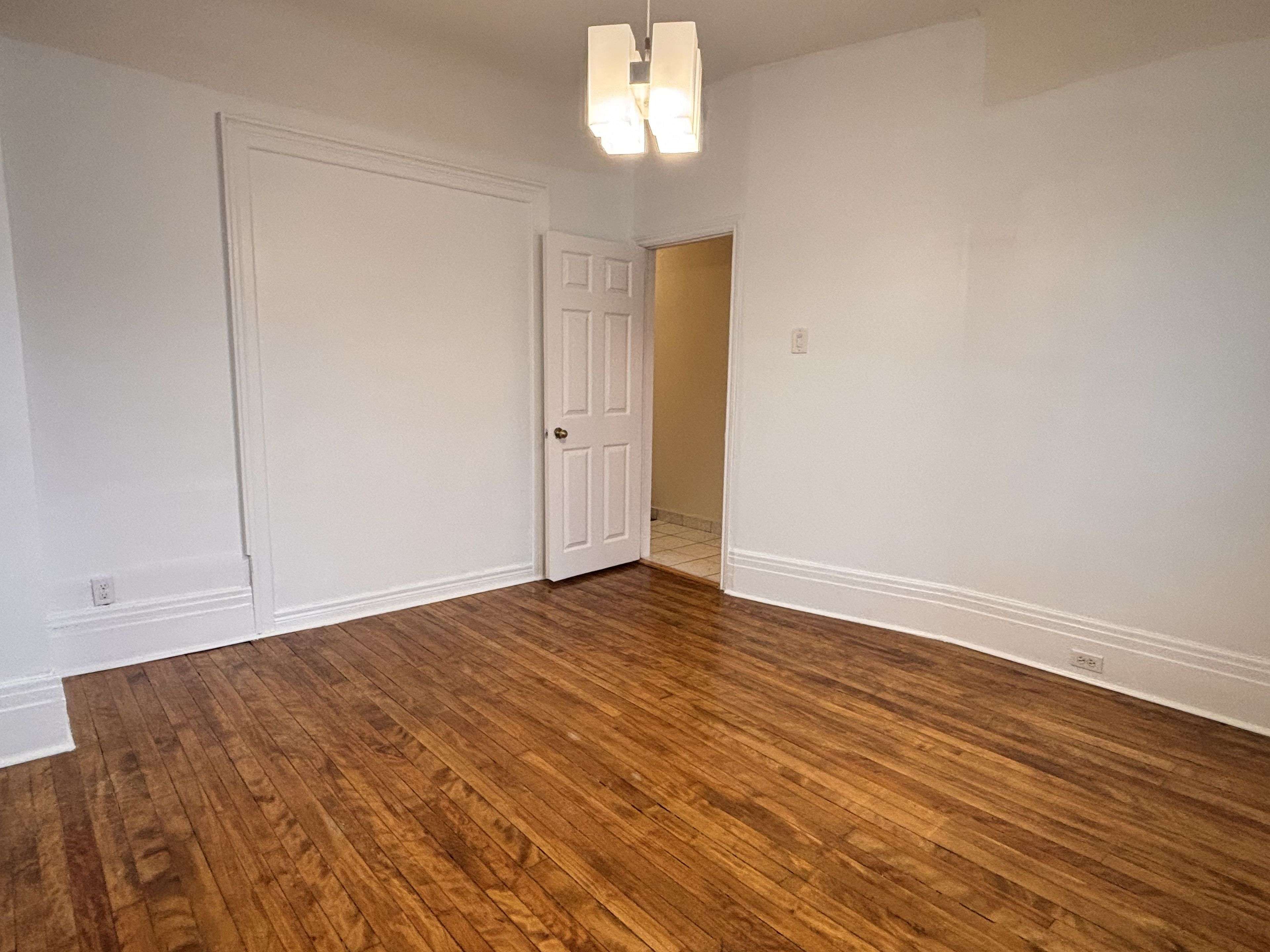 Toronto C01, ON M6H 3K9,768 Dufferin ST