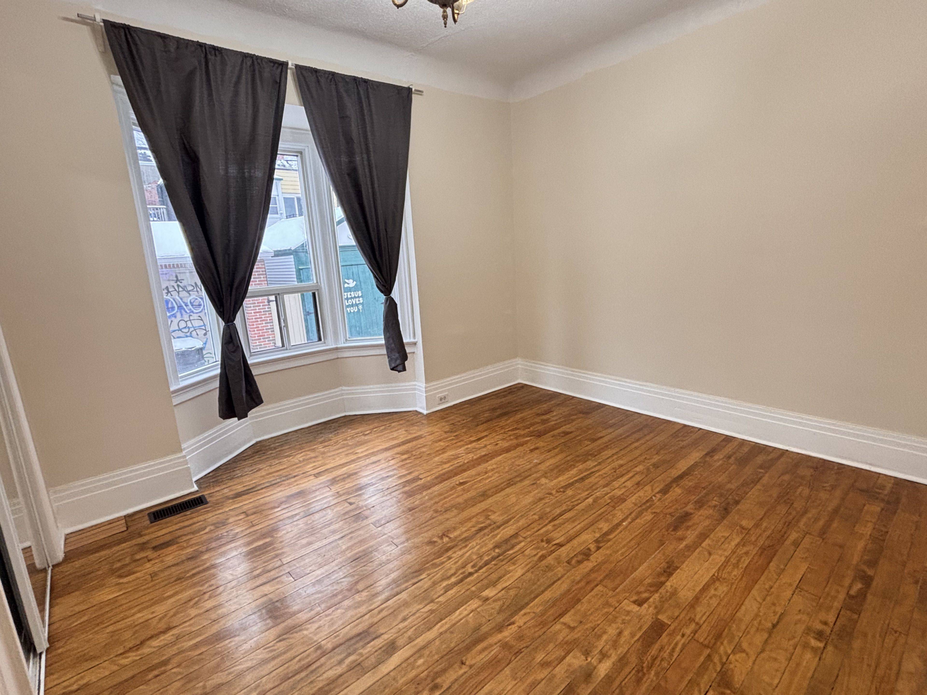 Toronto C01, ON M6H 3K9,768 Dufferin ST