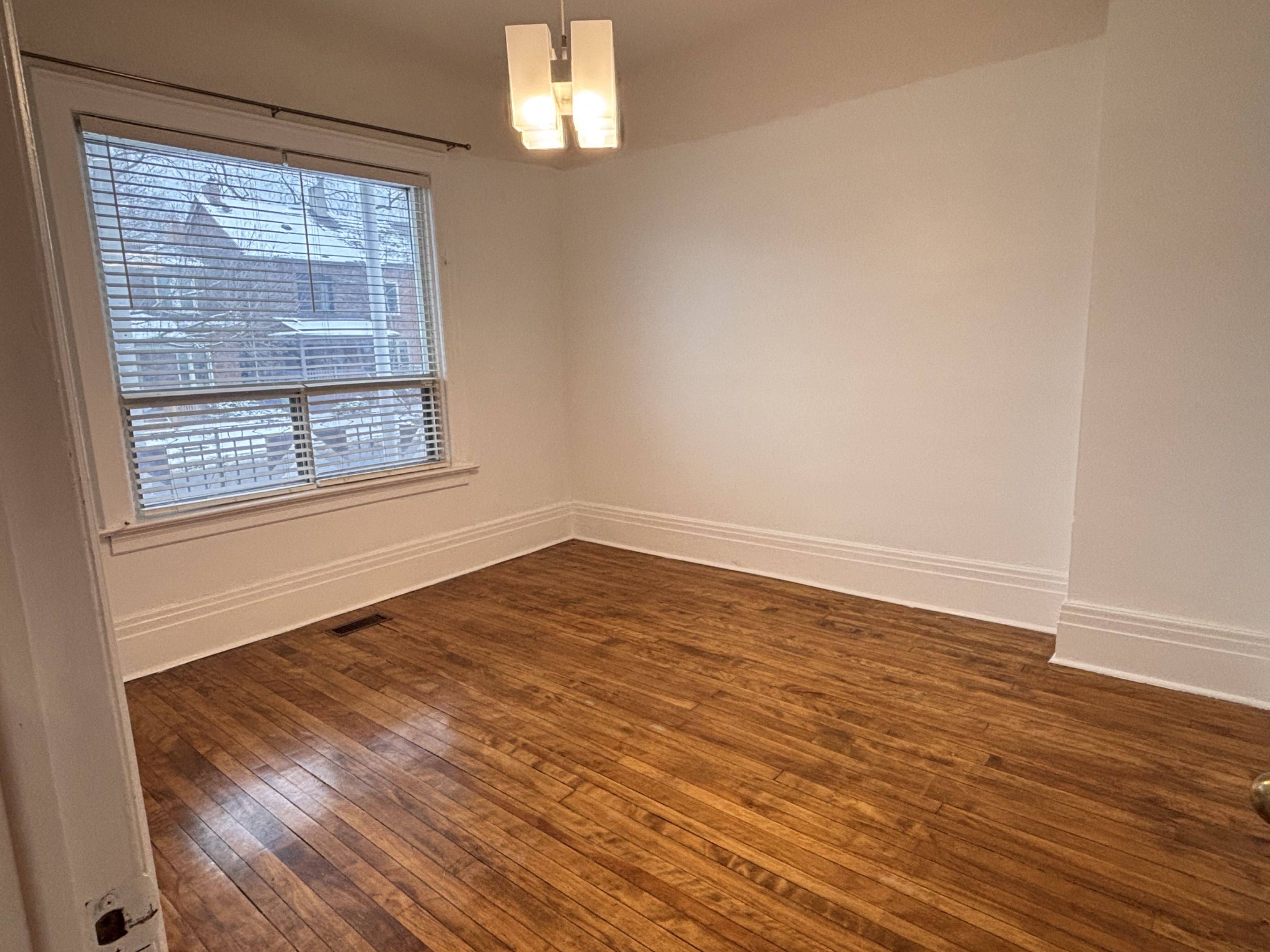 Toronto C01, ON M6H 3K9,768 Dufferin ST