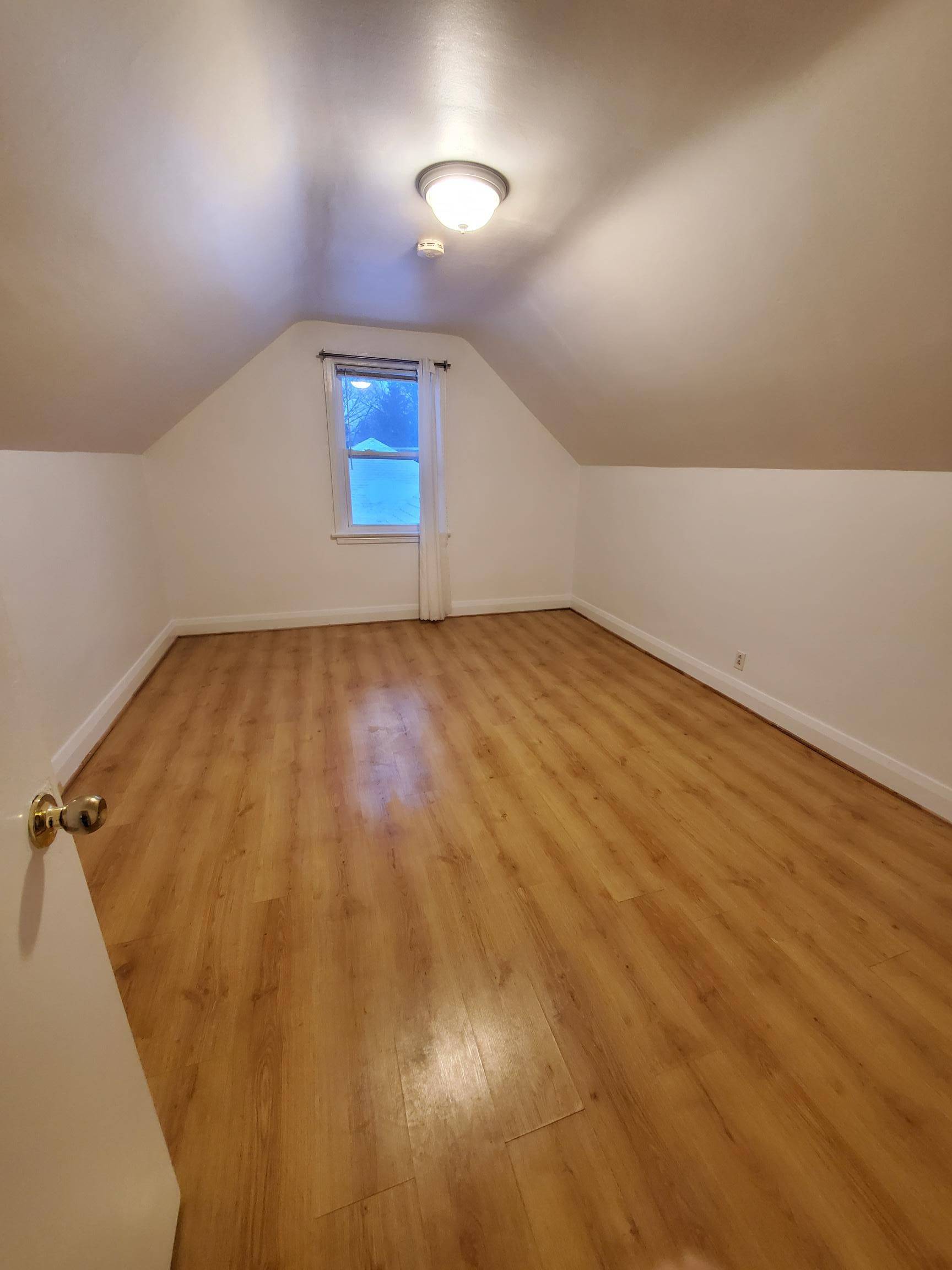 Toronto E07, ON M1S 1A8,9 Lamont AVE #Main and second floors