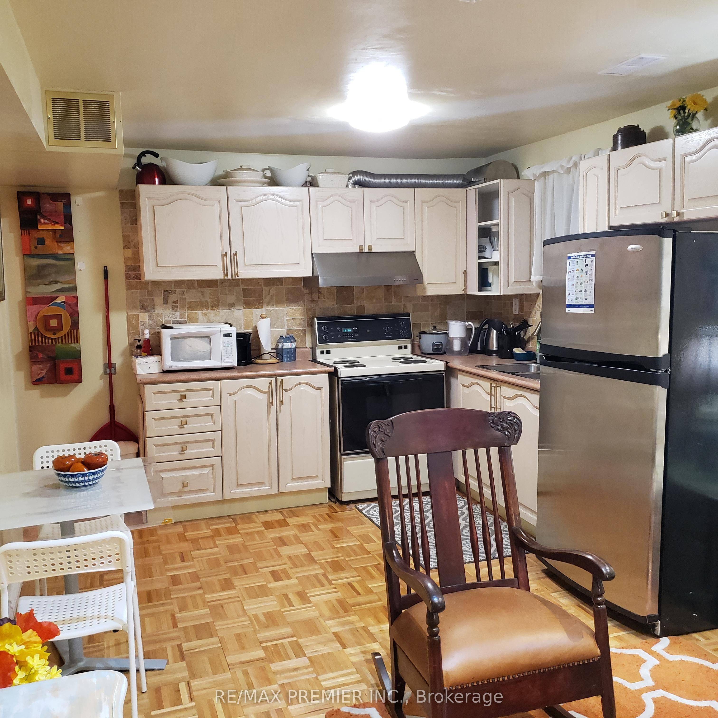 Toronto E11, ON M1B 2J1,28 Rotary DR #Lower