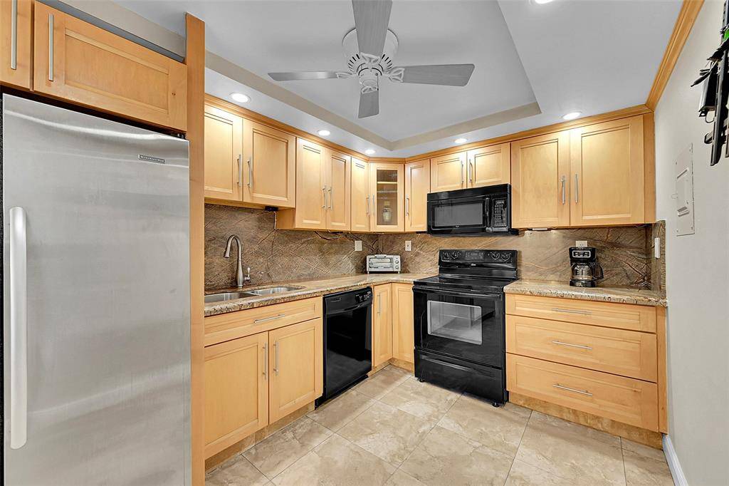 Pompano Beach, FL 33062,525 N Ocean Blvd #919