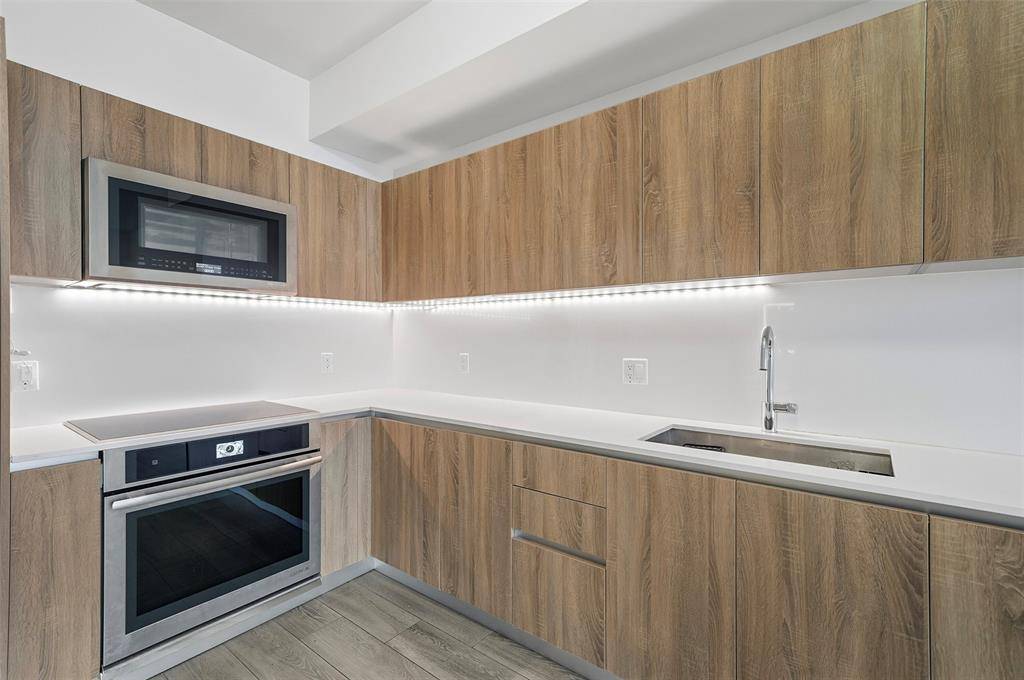 Miami, FL 33180,2960 NE 207th St #1108