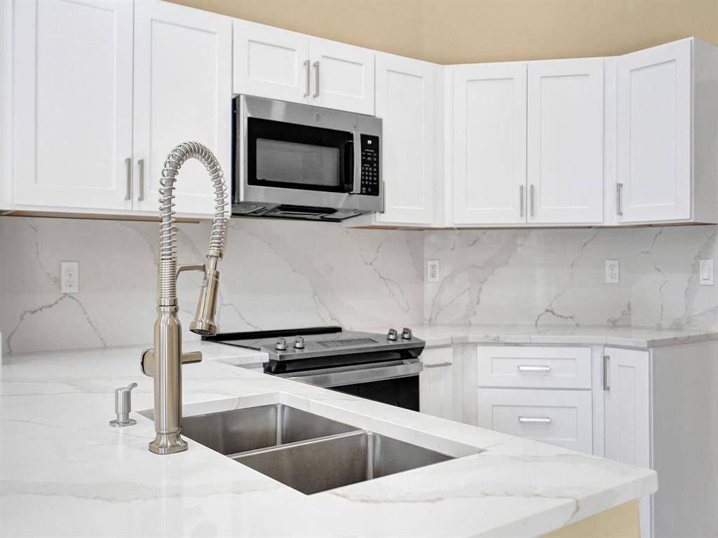 Coral Springs, FL 33067,8452 NW 47th St